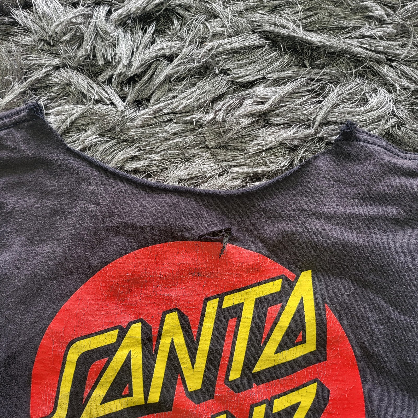 Santa Cruz Skateboards T-Shirt Mens Small Black Short Sleeve Pullover Logo Flaws