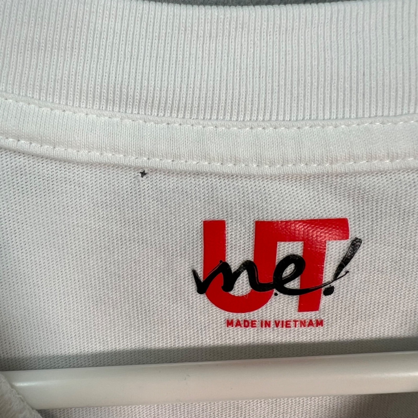Uniqlo UT Handle With Care Graphic White T-Shirt Mens Large 100% Cotton