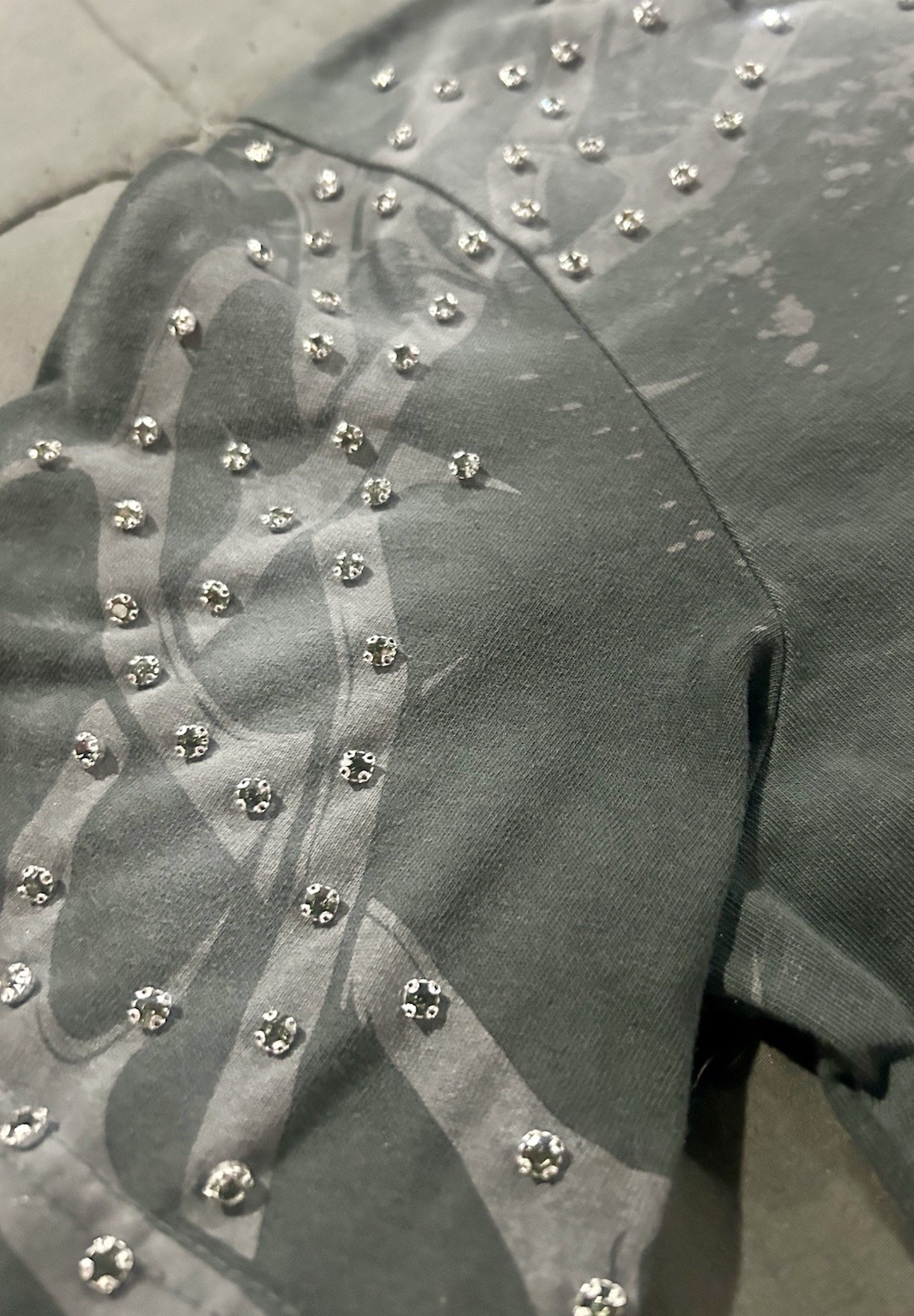 Tenaciti Studios Skull Graphic Studded T-Shirt Grey Size L