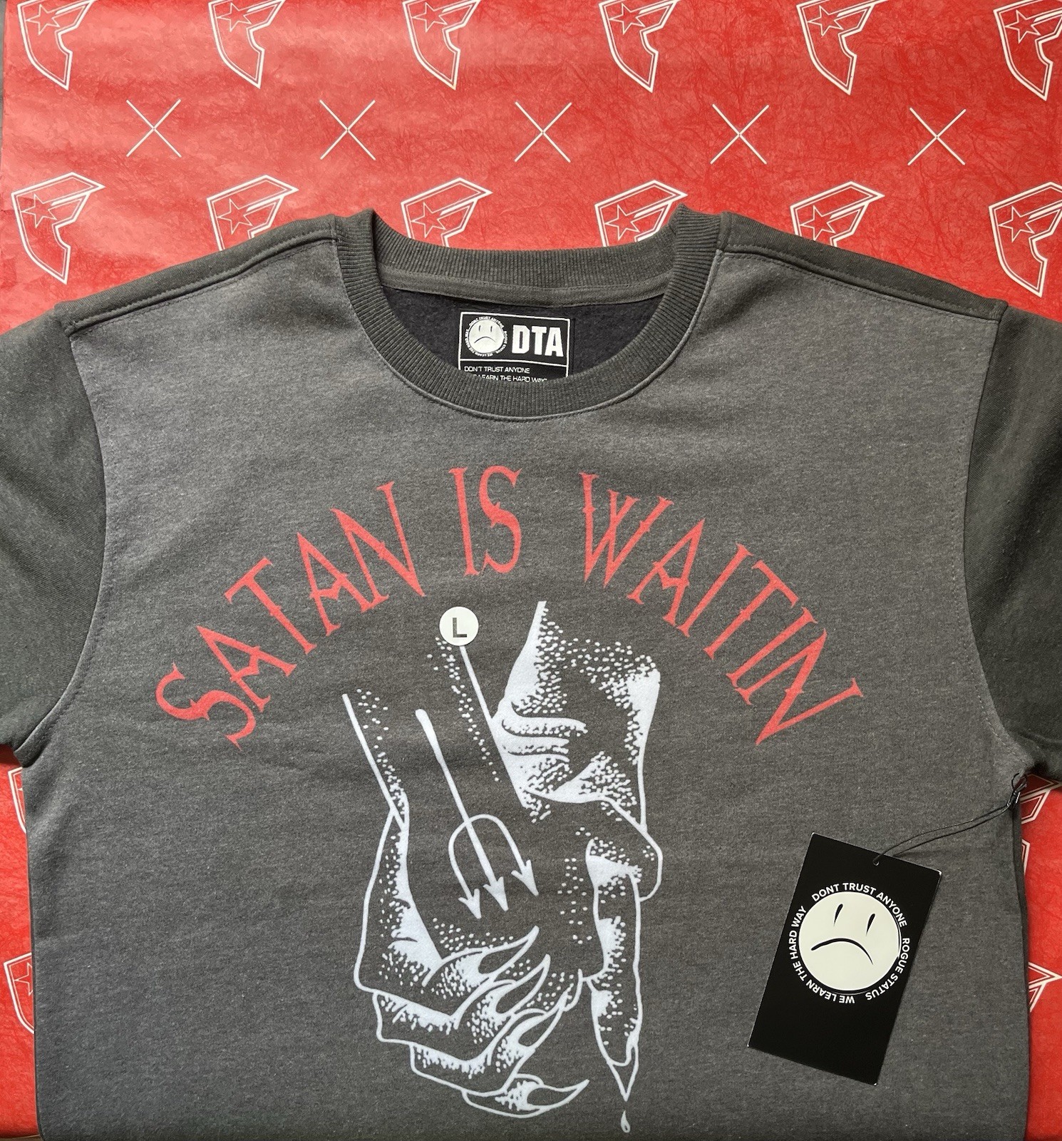Rogue Status DTA Satan Hands Crewneck NWT Large Travis Barker Blink 182 Y2K
