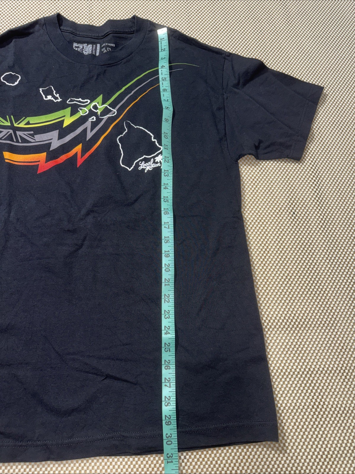 Local Motion Black L T-shirt Hawai’i