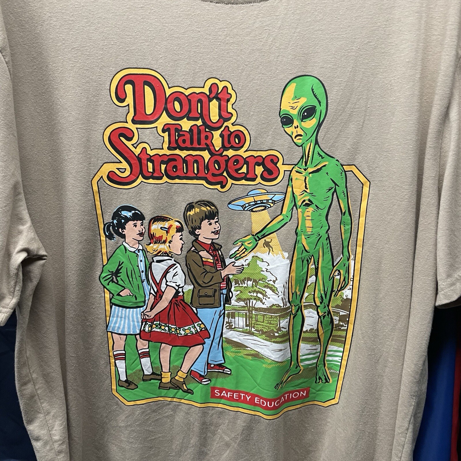 Dont Talk To Strangers Romwe Alien Adult Large Beige T Shirt Pre Owned