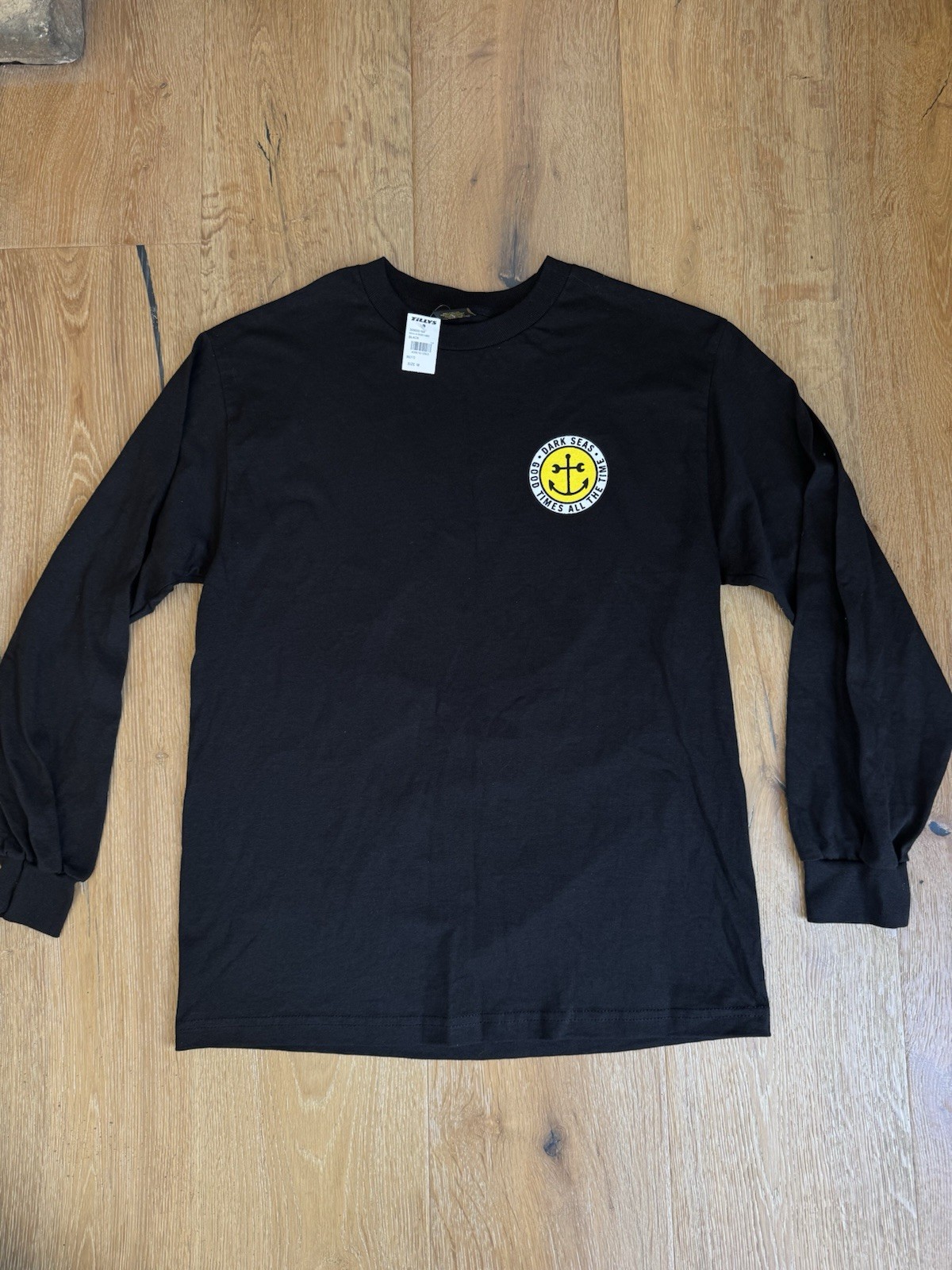 NEW Dark Seas Graphic Long Sleeve Men’s Long Sleeve Tshirt SzM NWT Price Firm