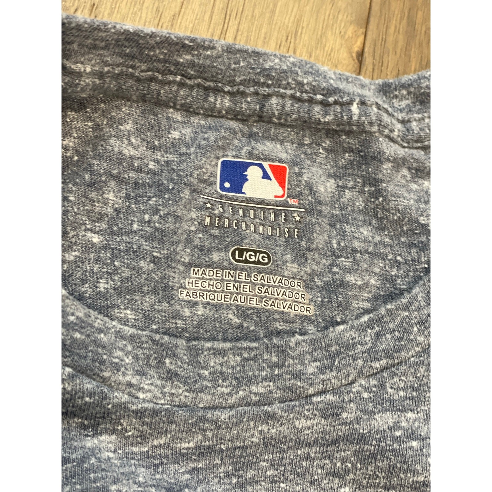 New York Yankees Official MLB Shirt – Size L