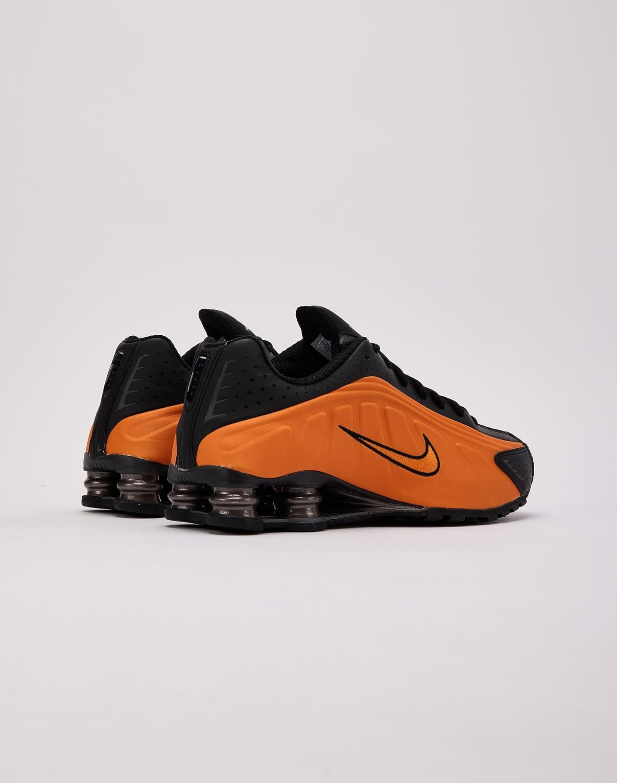 Nike Shox R4 (Orange) Size 8 – Orange – 8