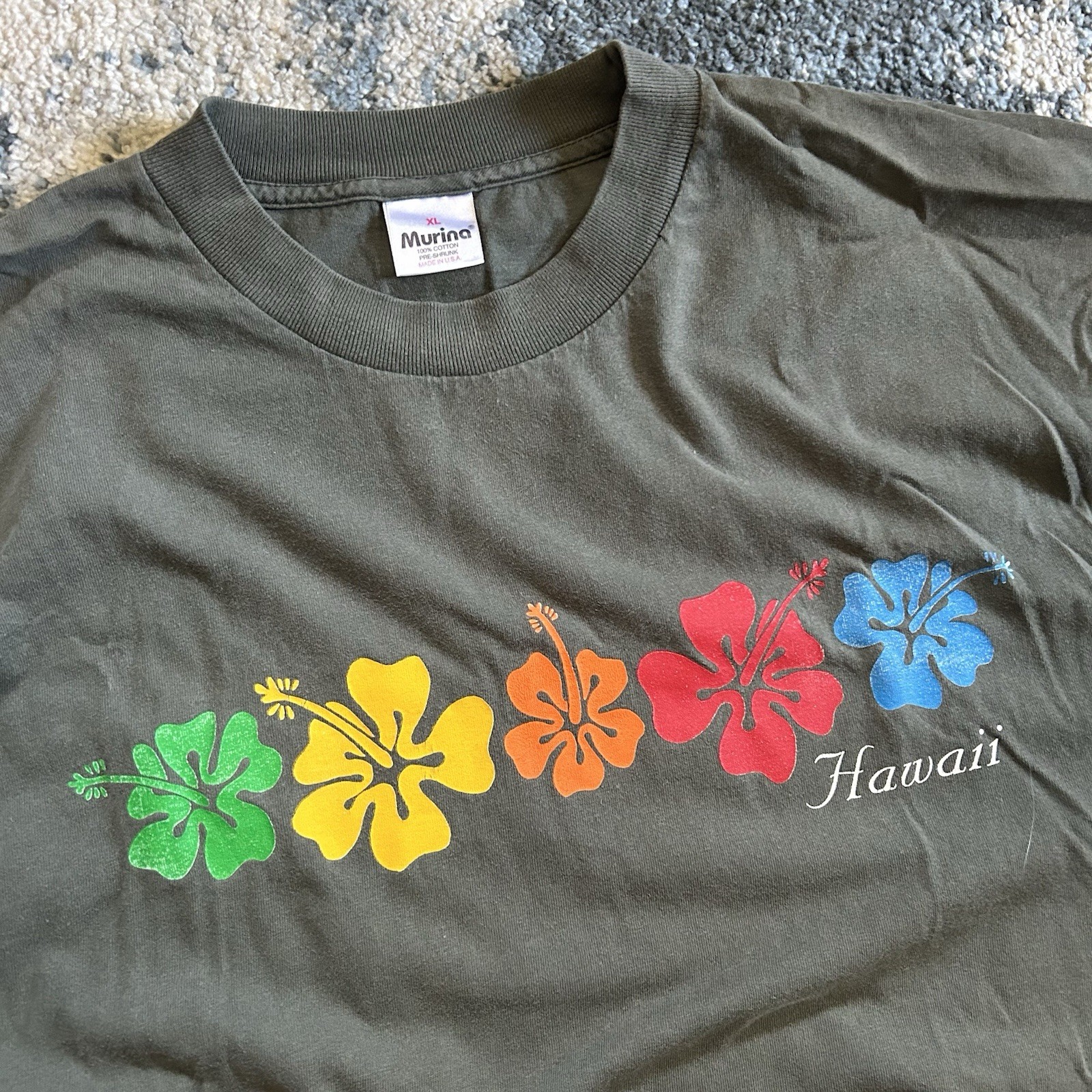 Murina heavyweight Hawaii souvenir tee olive drab multi-color hibiscus flowers