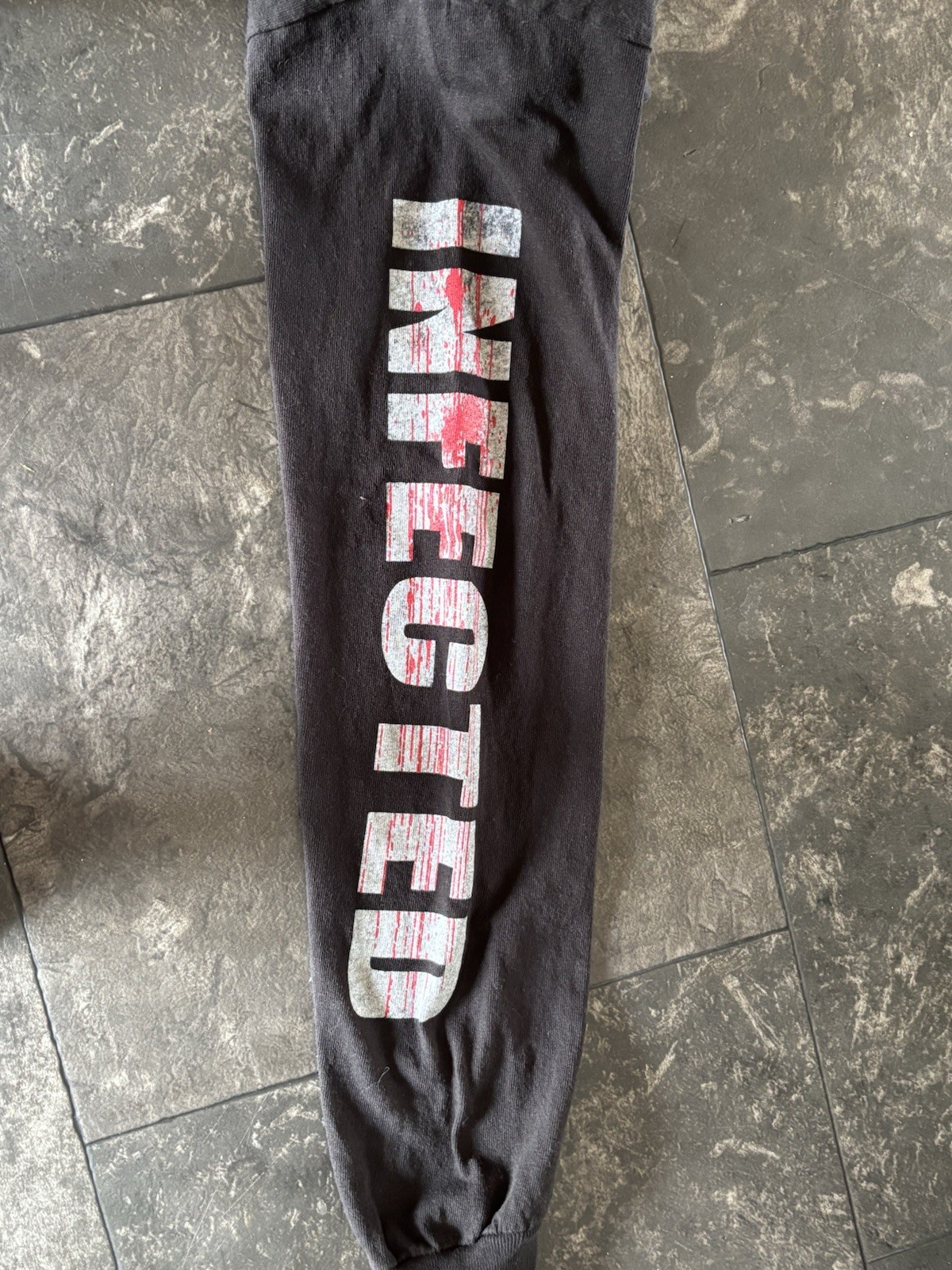 Walking Dead Long Sleeve Graphic Tshirt Men’s Small “infected” AMC