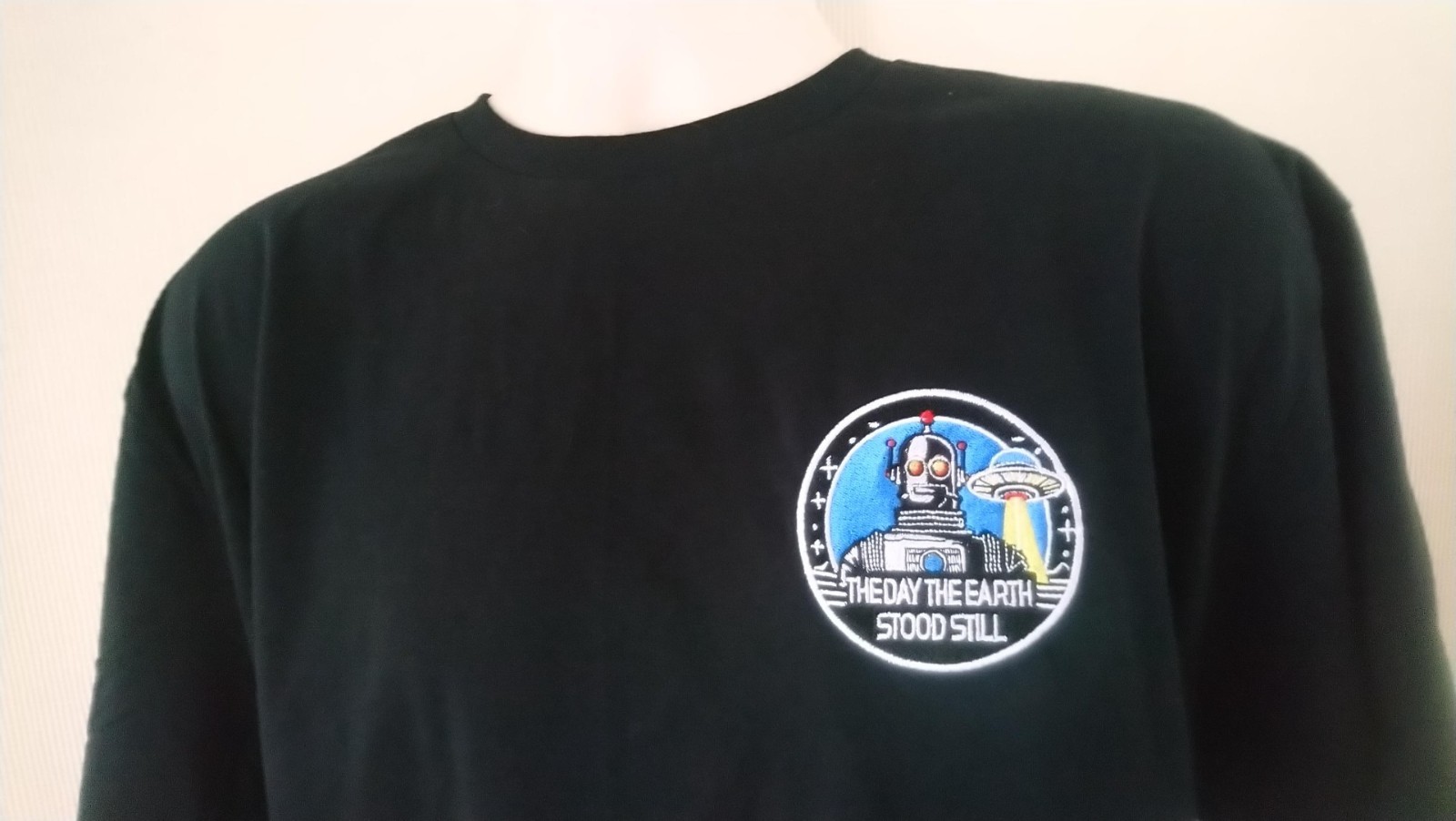 THE DAY THE EARTH STOOD STILL T-SHIRT