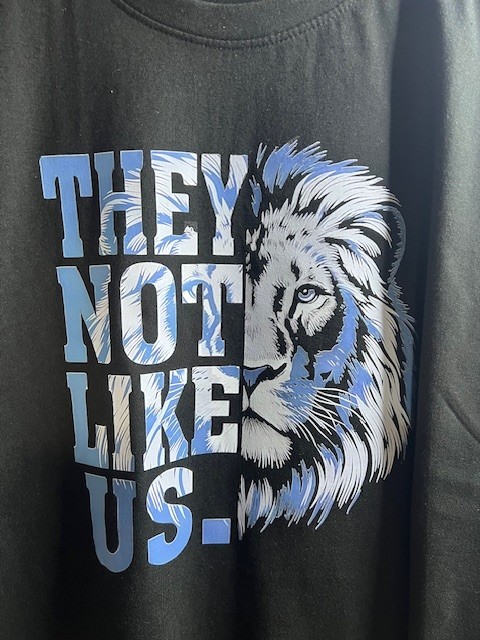 Lion Graphic Black T-Shirt, XL – “THEY NOT LIKE US”, everyday casual streetwear.