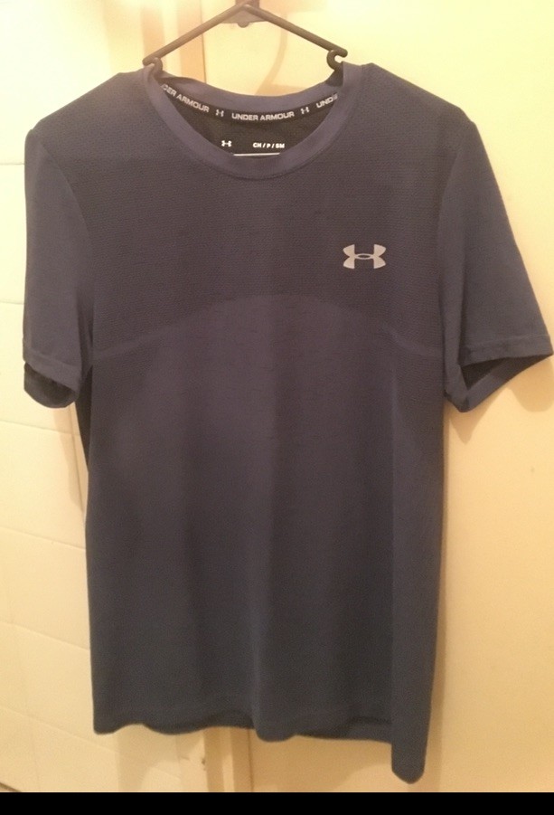 Under Armour Blue T-Shirt breathable / Lightweight size S Men Athletic Gym gear