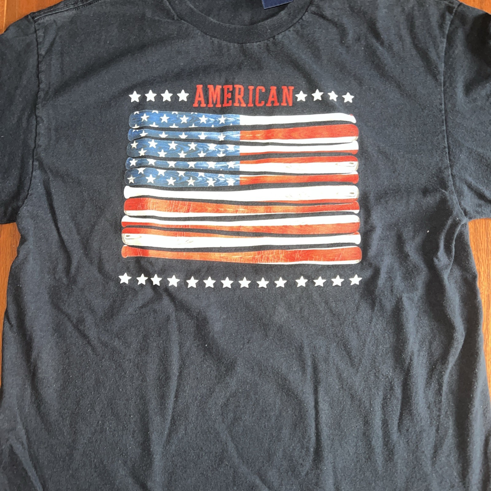 Basic Editions Mens T Shirt USA Flag with Baseball Bats Size Large