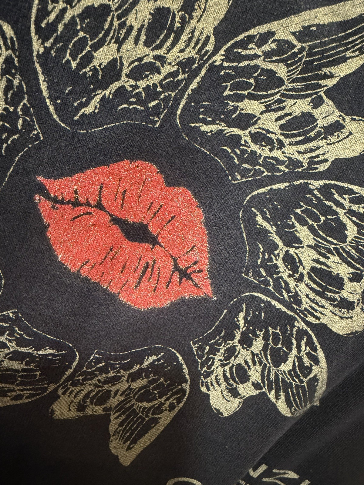 Gunzinii Heavy T-shirt XS Distressed “I Love You” Rhinestones Glitter Kisses