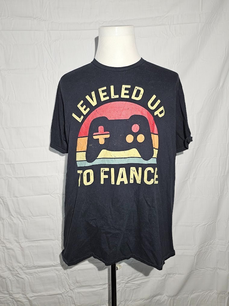 Vintage Leveled Up To Fiance Men’s T-shirt Size 2XL