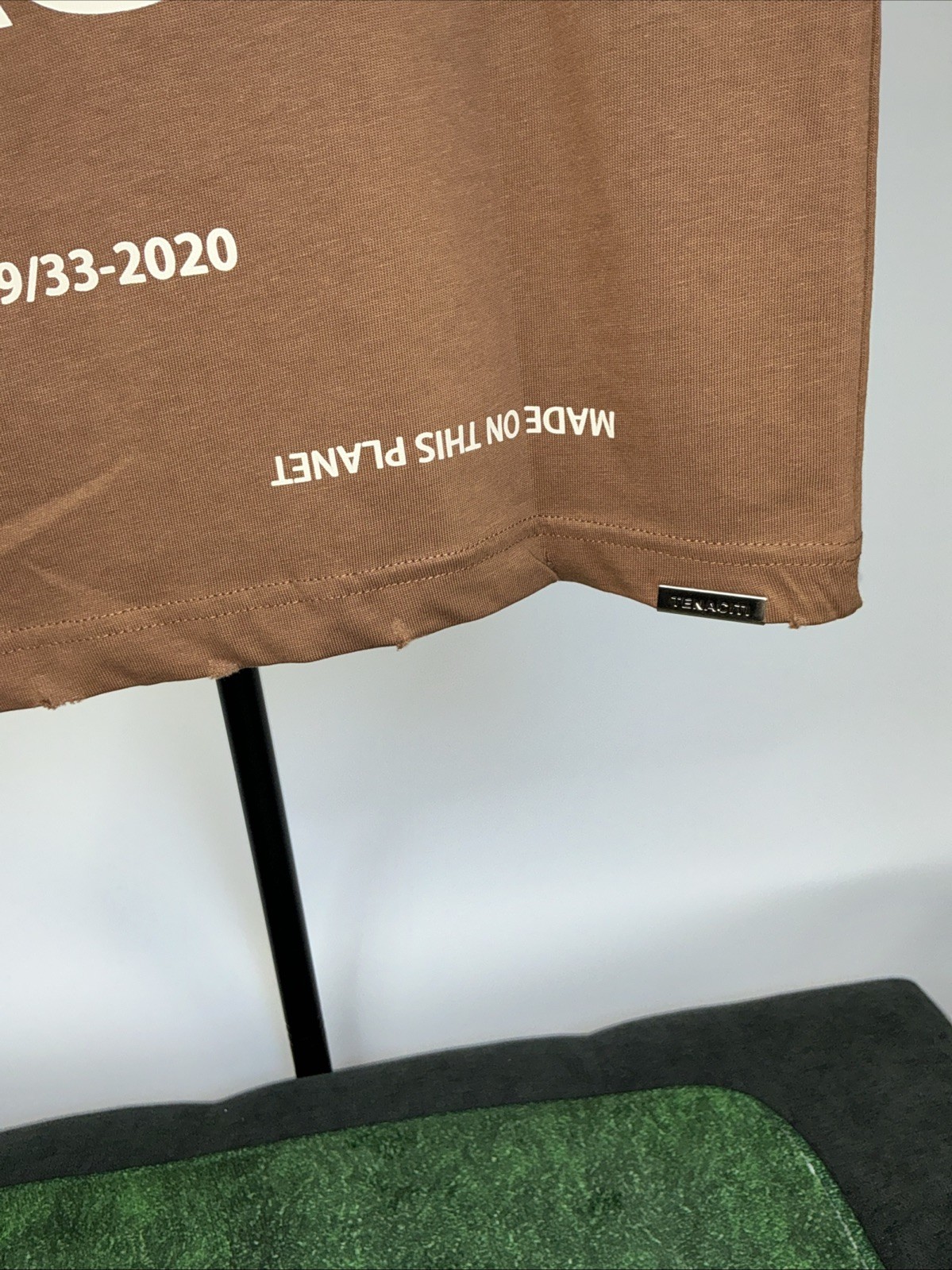 Tenaciti Print W Embroidery Distressed Brown, Rare T-Shirt Size Small