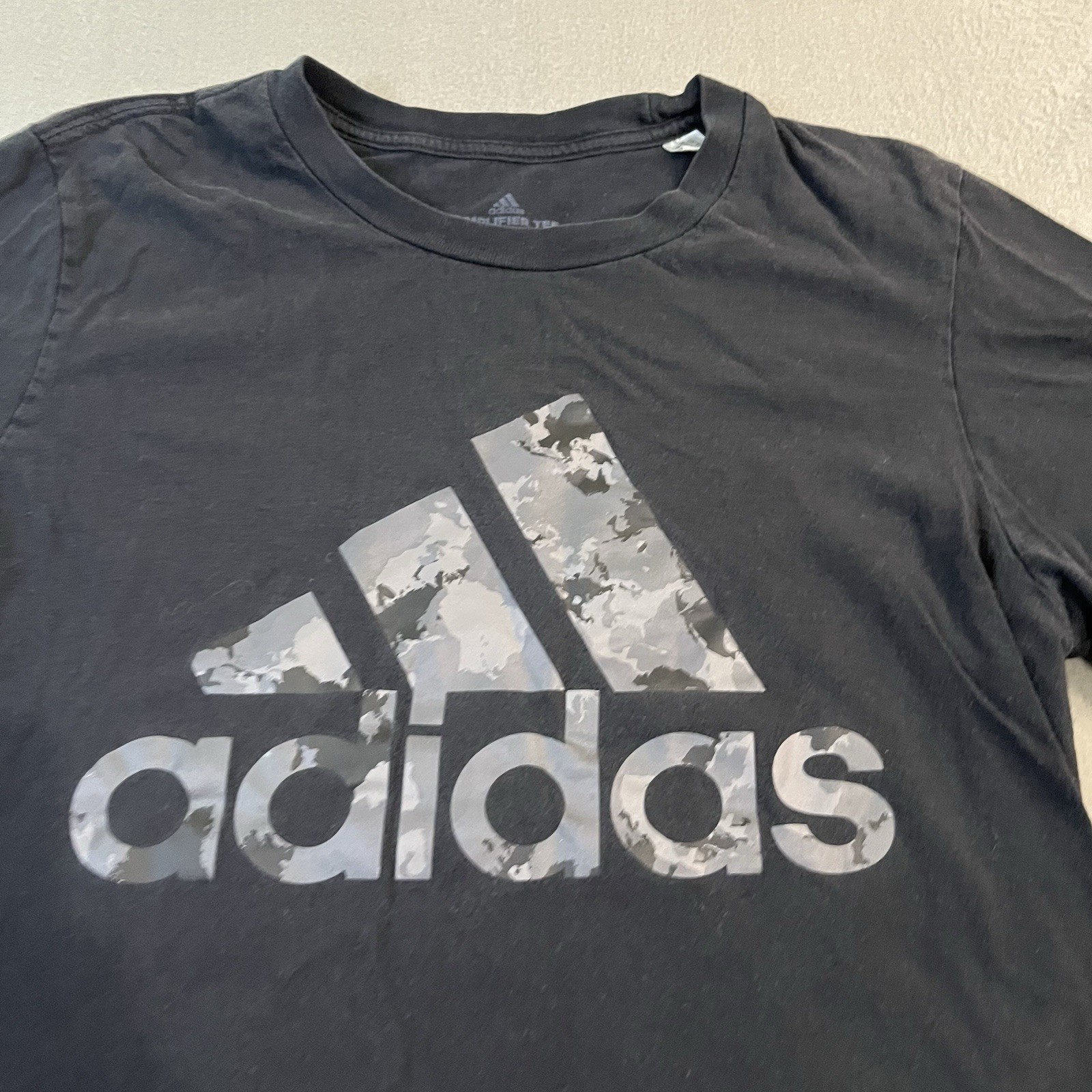 Adidas Black Amplifier Gray Digital Camo Logo T-shirt Mens Size M Short Sleeve