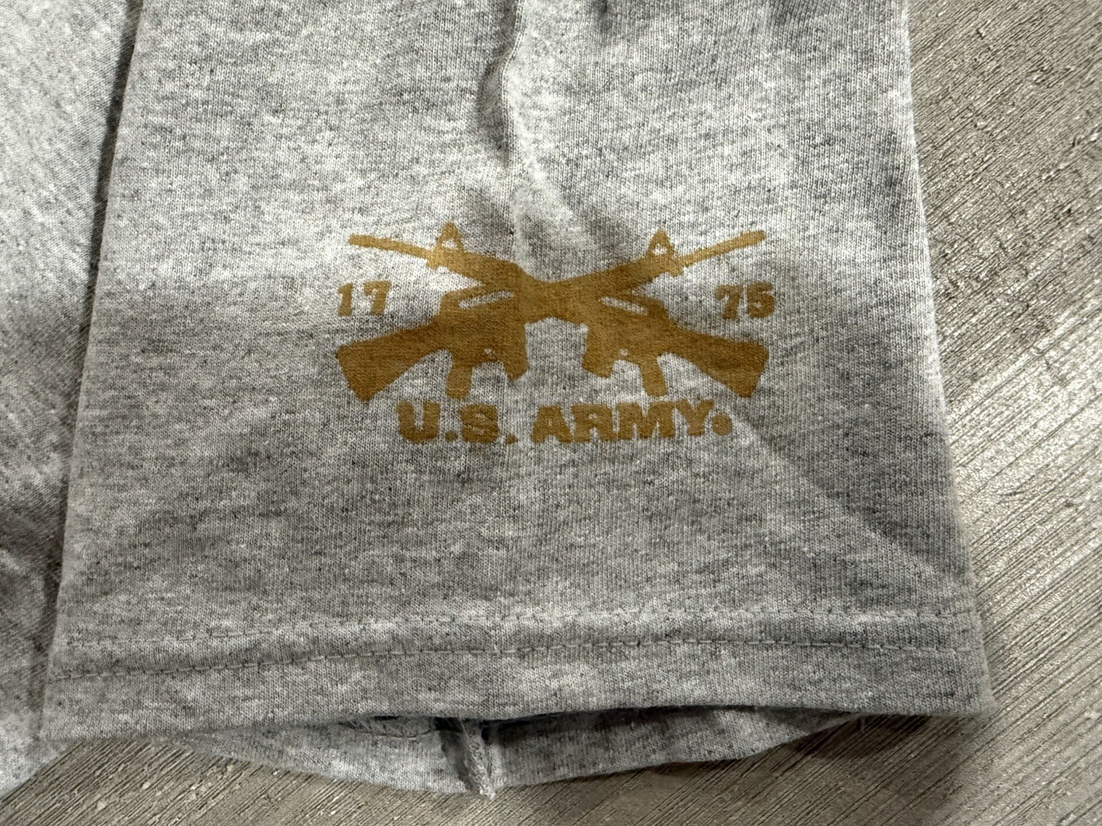 US Army Flag Logo Ash Gray Heather T-Shirt by MV Sport – Size XL – NWT