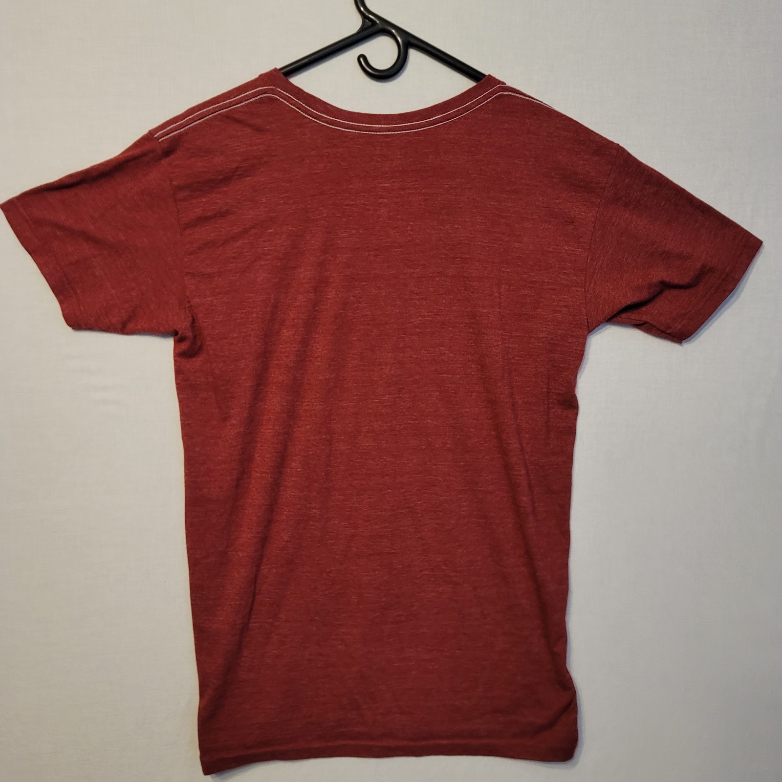 Billabong T-shirt M Wave Badge Logo Est 1973 Poly/Cotton/Rayon Brick Red V Good