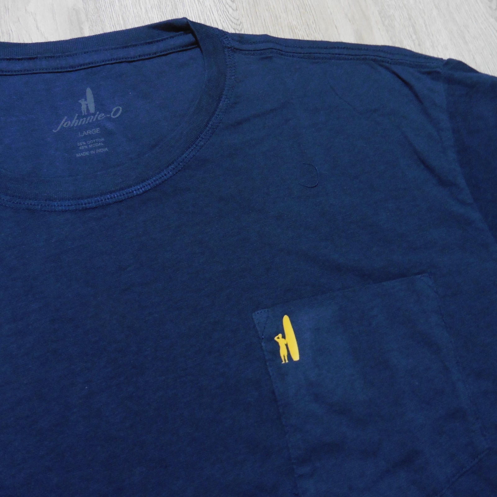JOHNNIE O Mens L LARGE T SHIRT WAVE RIDER NAVY BLUE YELLOW DALE 2.0 GOLF TEE
