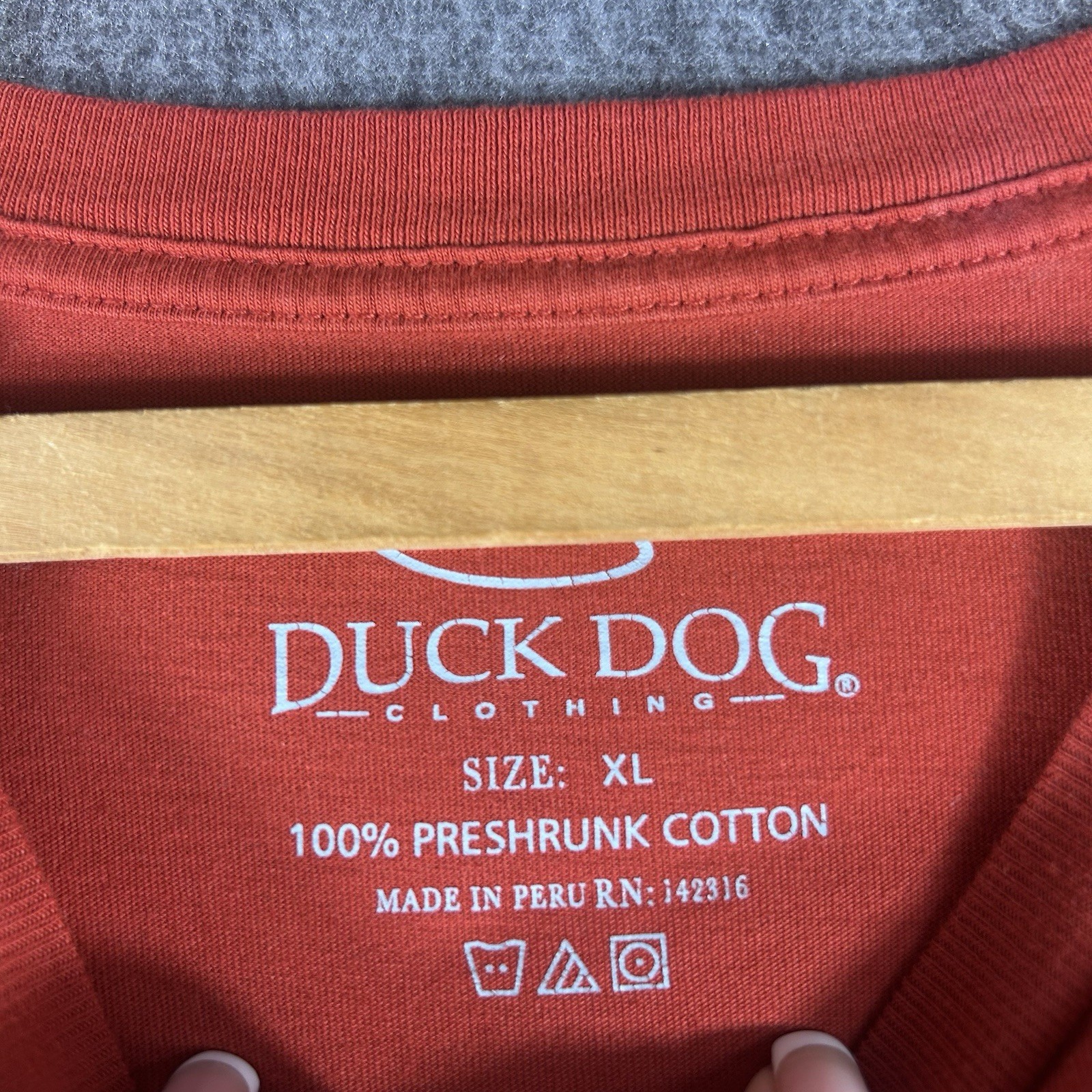 Duck Dog Clothing T-Shirt Mens Size XL Hunting Duck Long Sleeve Burnt Orange