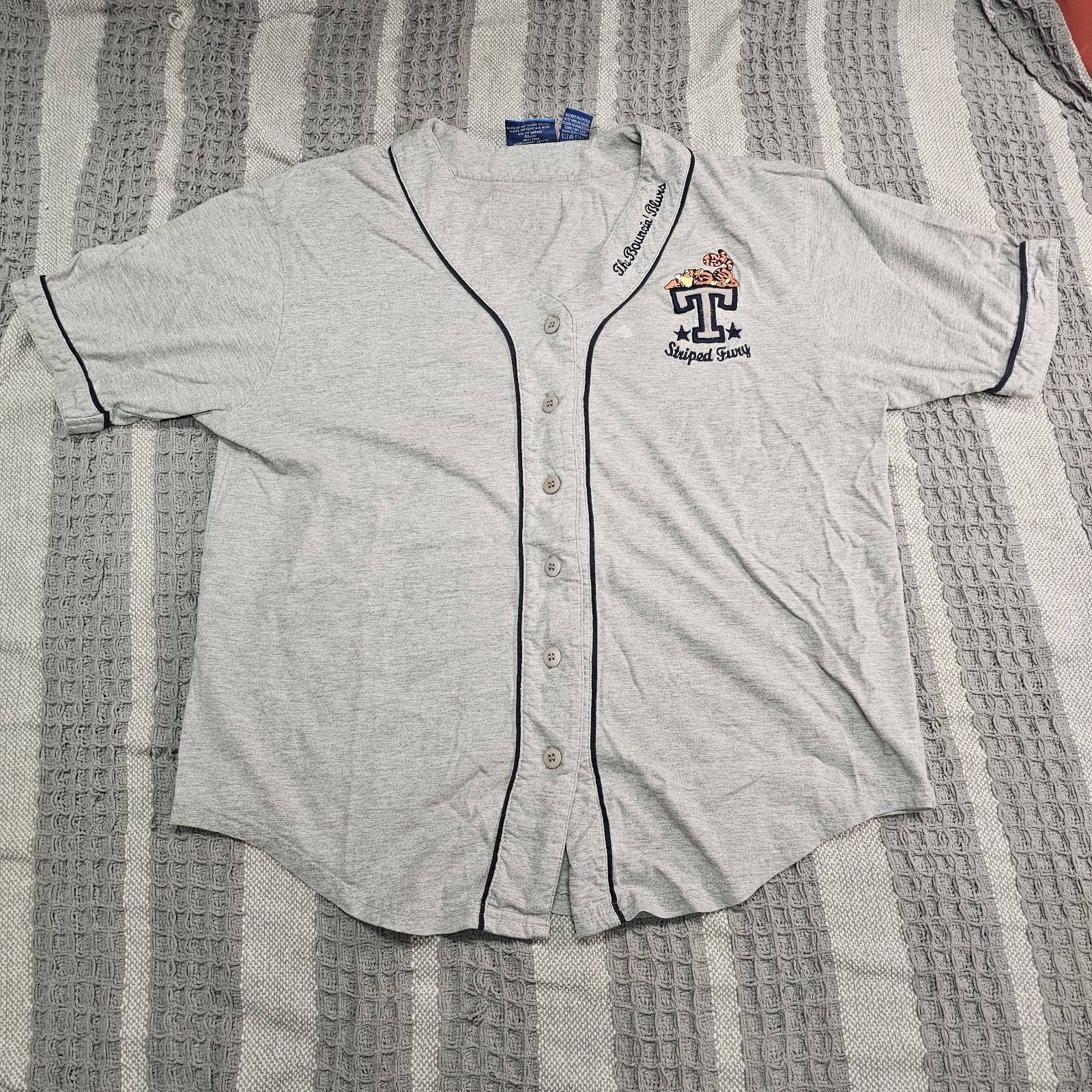 Vintage Pooh Men’s L Gray Baseball V-Neck Jersey Winnie the Pooh Tee