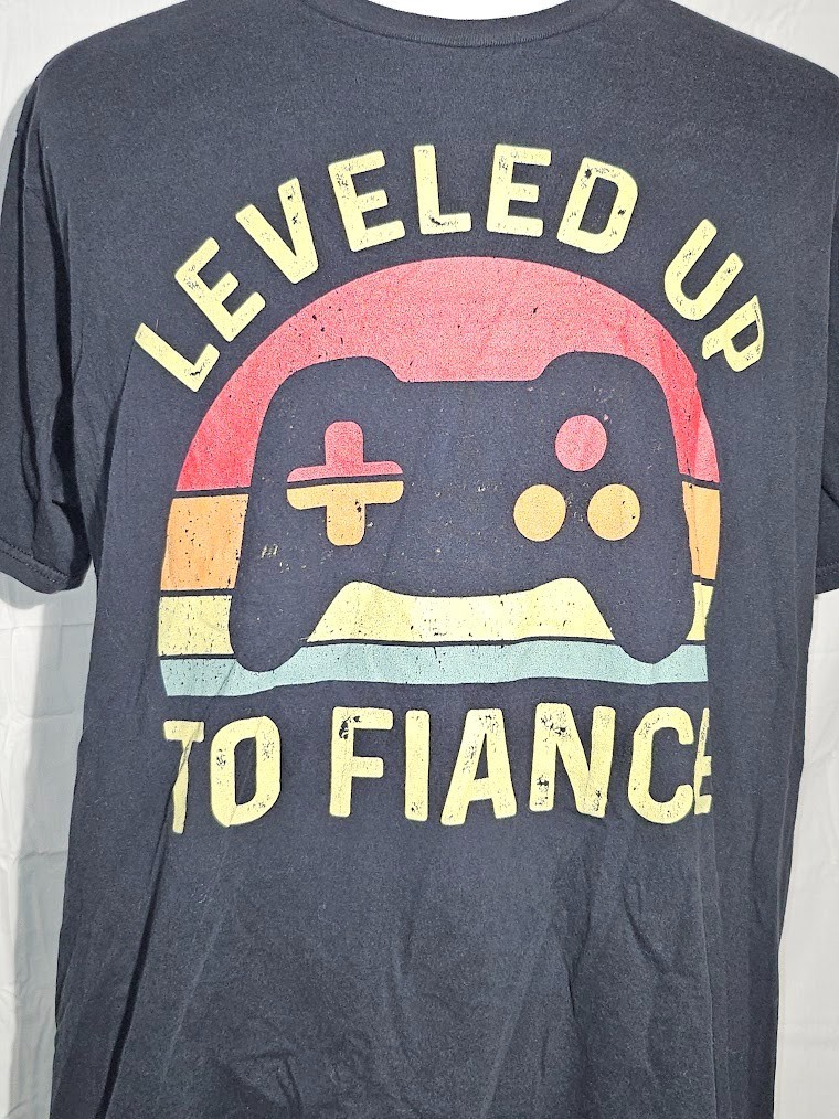 Vintage Leveled Up To Fiance Men’s T-shirt Size 2XL
