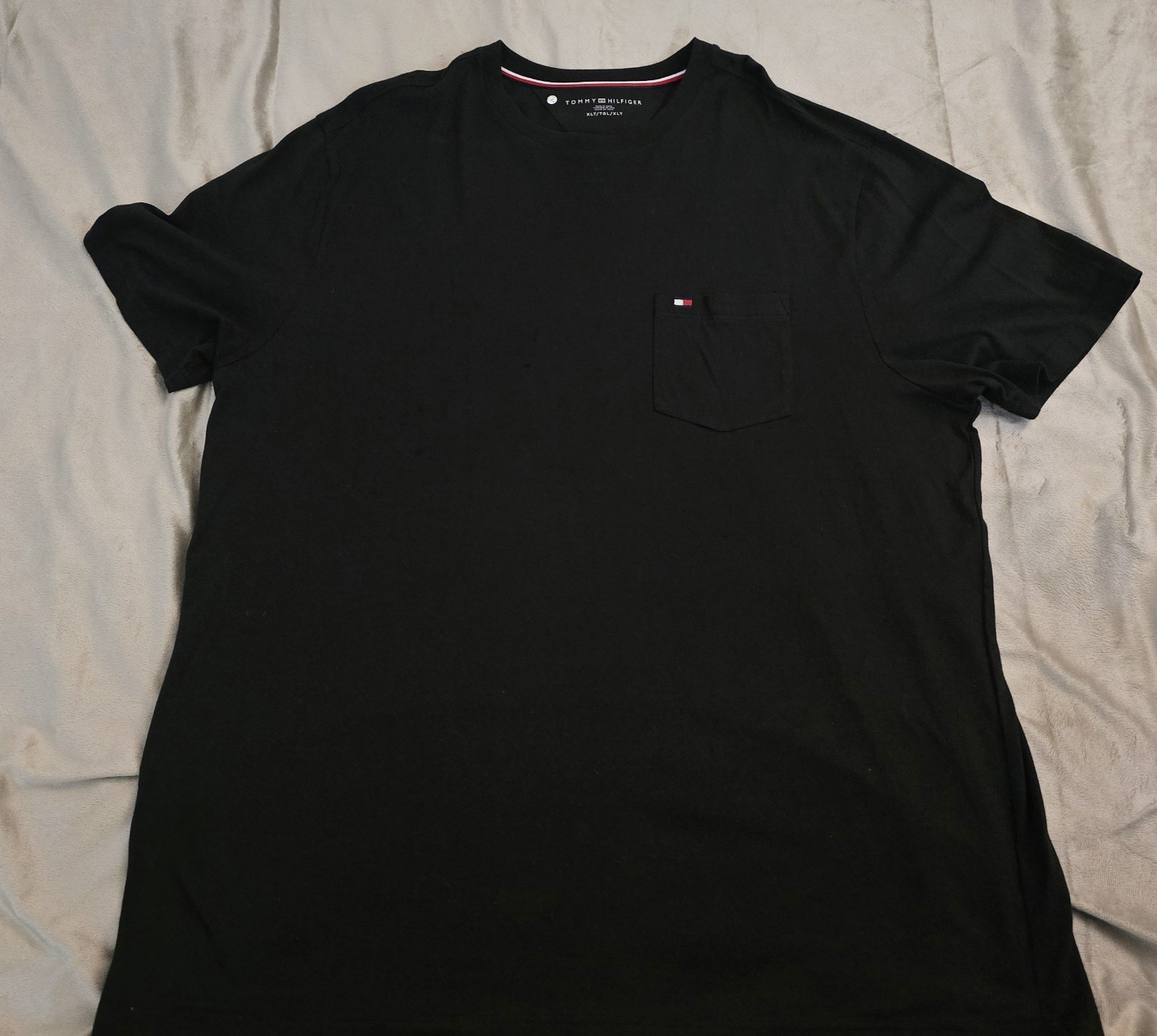 Tommy Hilfiger Men’s Black Solid Logo Crew Neck Short Sleeve T-Shirt XL
