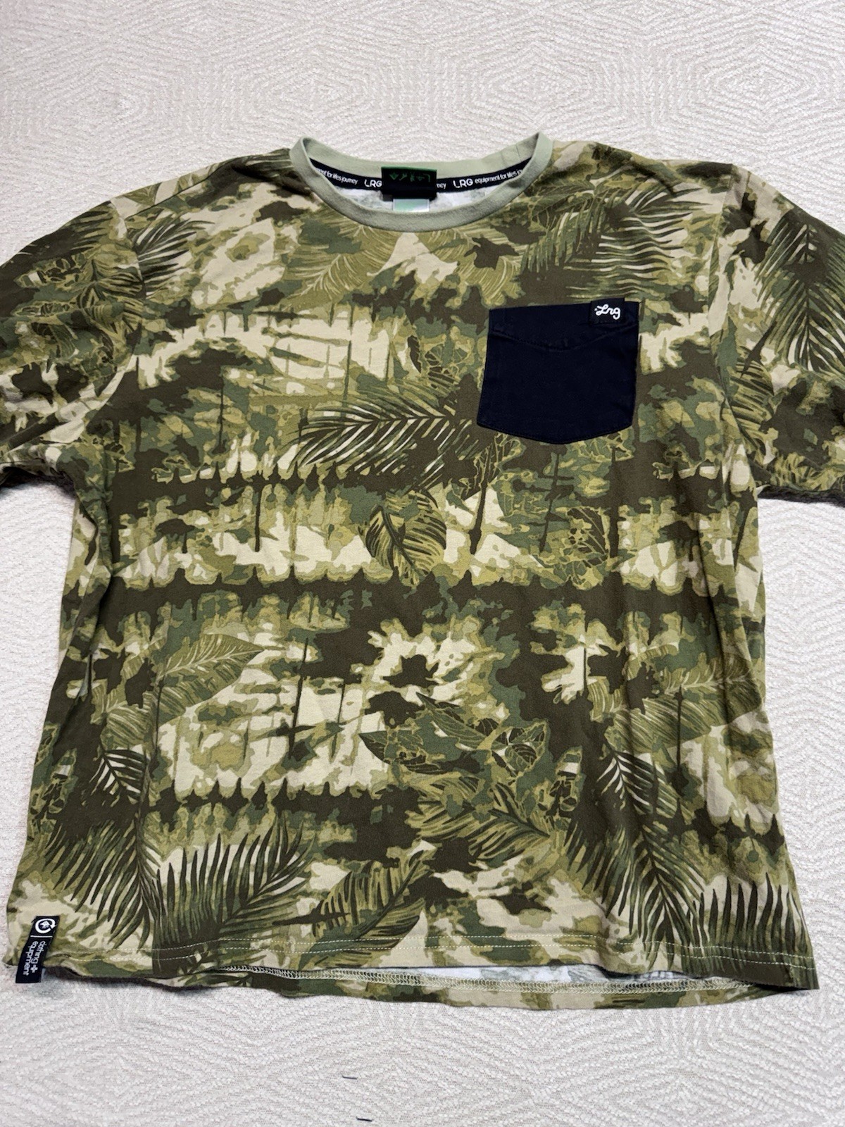 LRG Lifted Research Group LRG Camo Print T-Shirt Size M Front Pocket