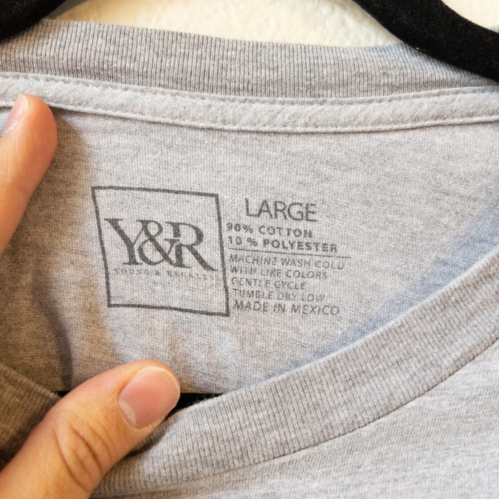 Young & Reckless Gray and White T-Shirt Men’s Scoop Neck Casual Top Size Large