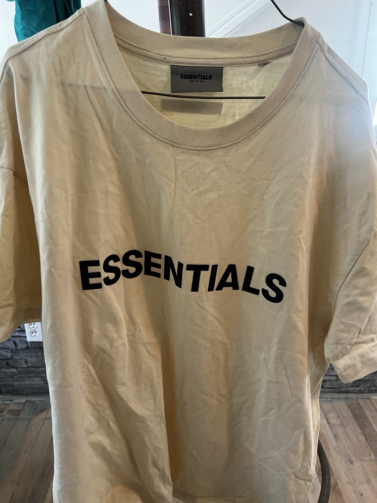 MENS FEAR OF GOD ESSENTIALS TEE CREAM MED SIZE