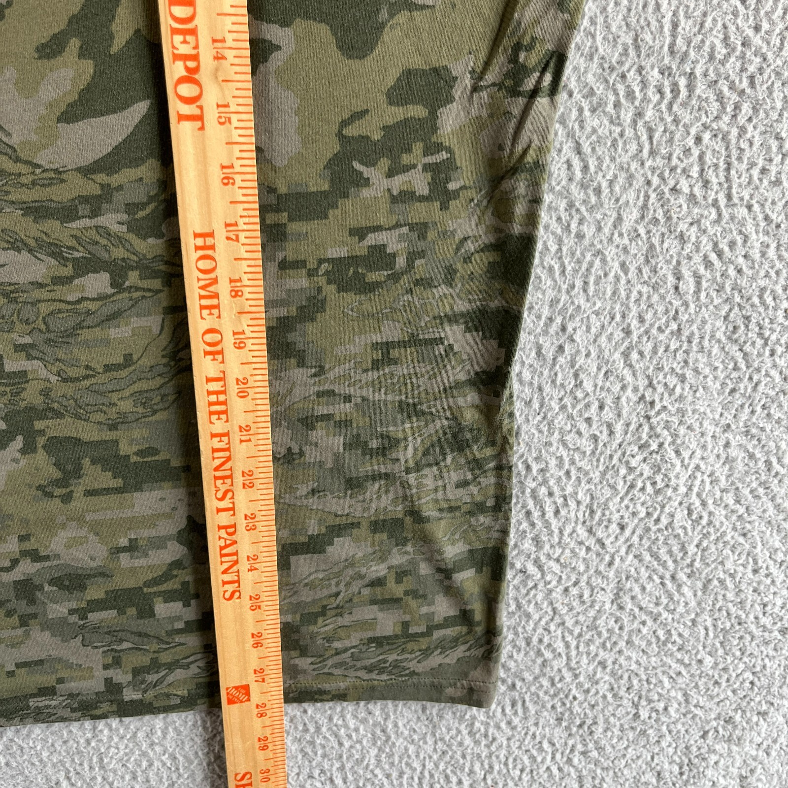 Under Armour T Shirt Mens Medium Green Camo Loose Casual Outdoor Military Army