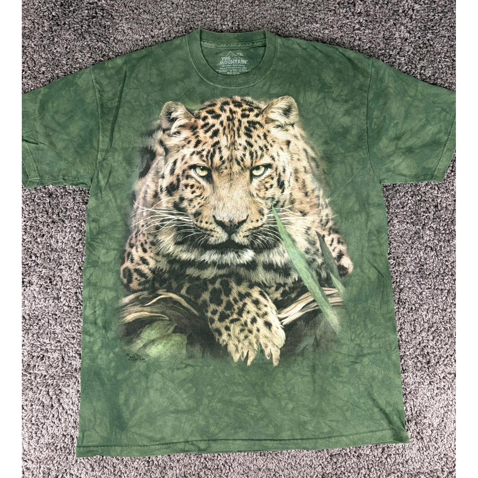 The Mountain Leopard Graphic T-Shirt XL Green Tie Dye Carol Cavalaris Big Cat T