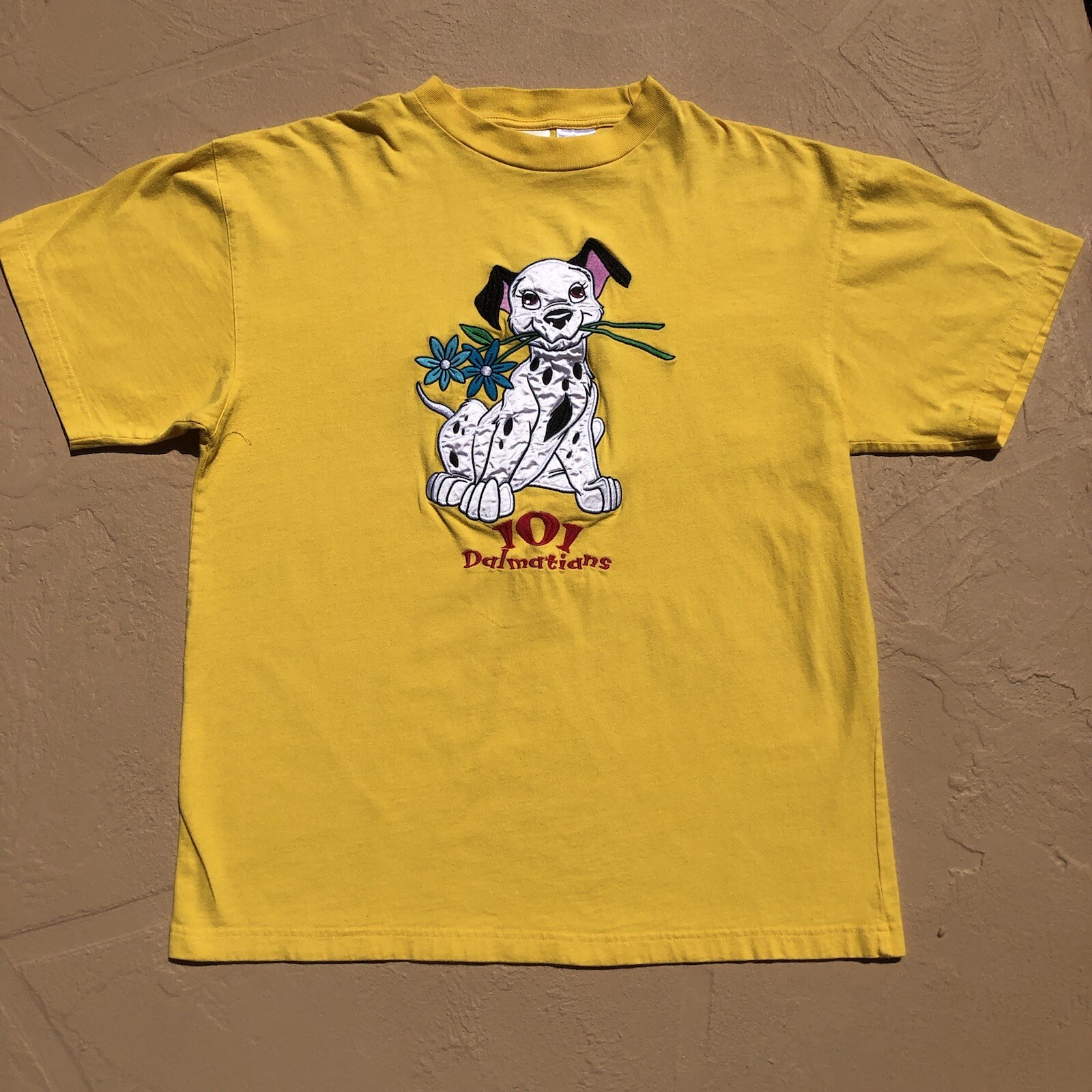 VTG 101 Dalmatians Walt Disney Super Cute Embroidered Graphic Yellow T-Shirt L