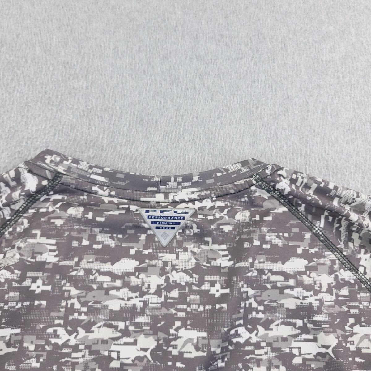 Columbia Shirt Mens Extra Large Gray Digital Camo Fish Print Moisture Wicking