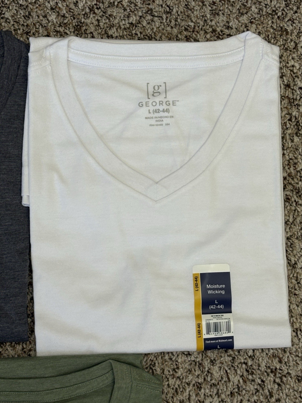 New George 3-PACK Men’s V-Neck T-shirt Tee Moisture Wicking Sz 42-44 LARGE (G2)