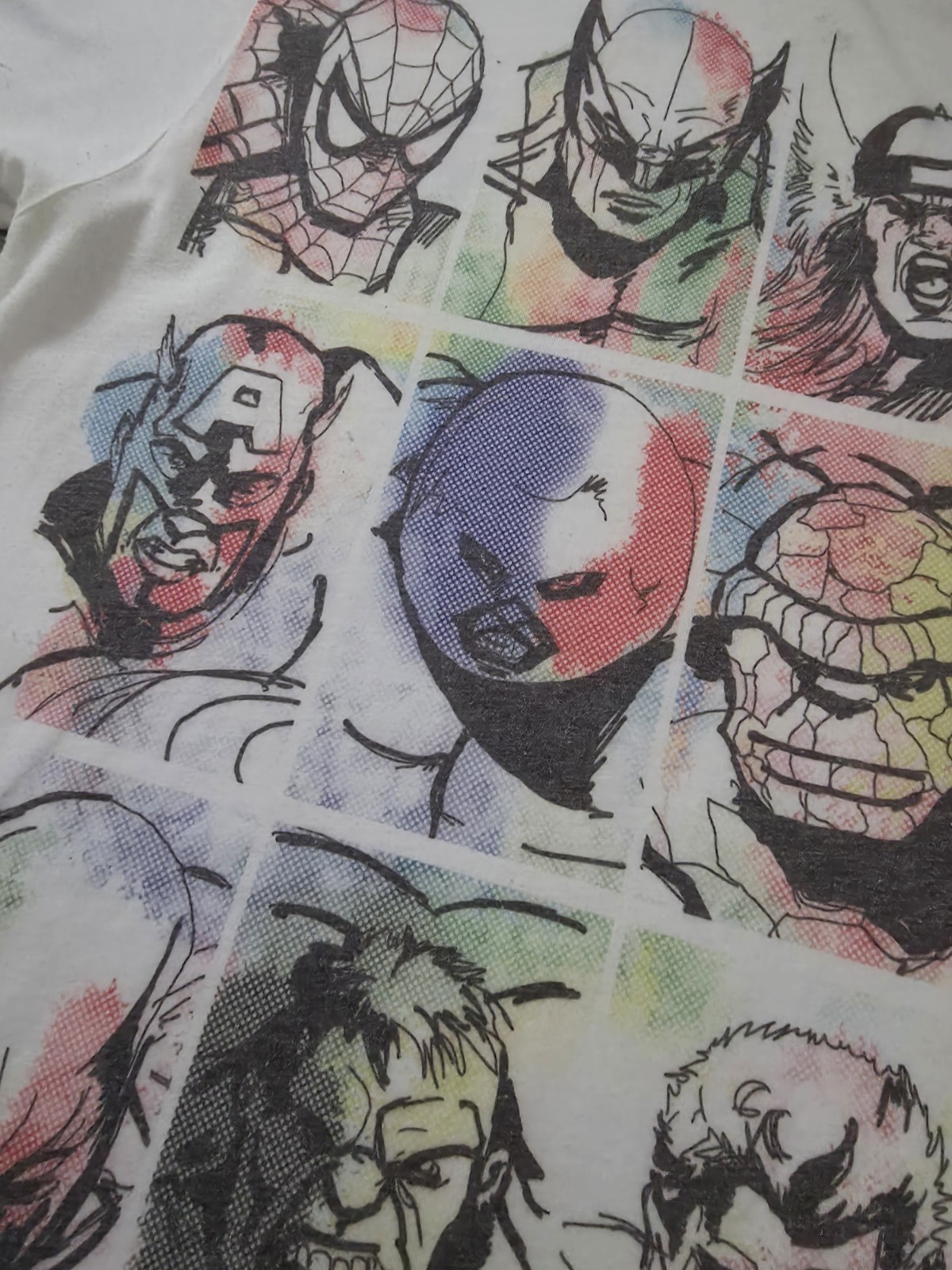 Authentic 2011 Marvel Comics Milti-Character White Graphic Watercolor T-Shirt L