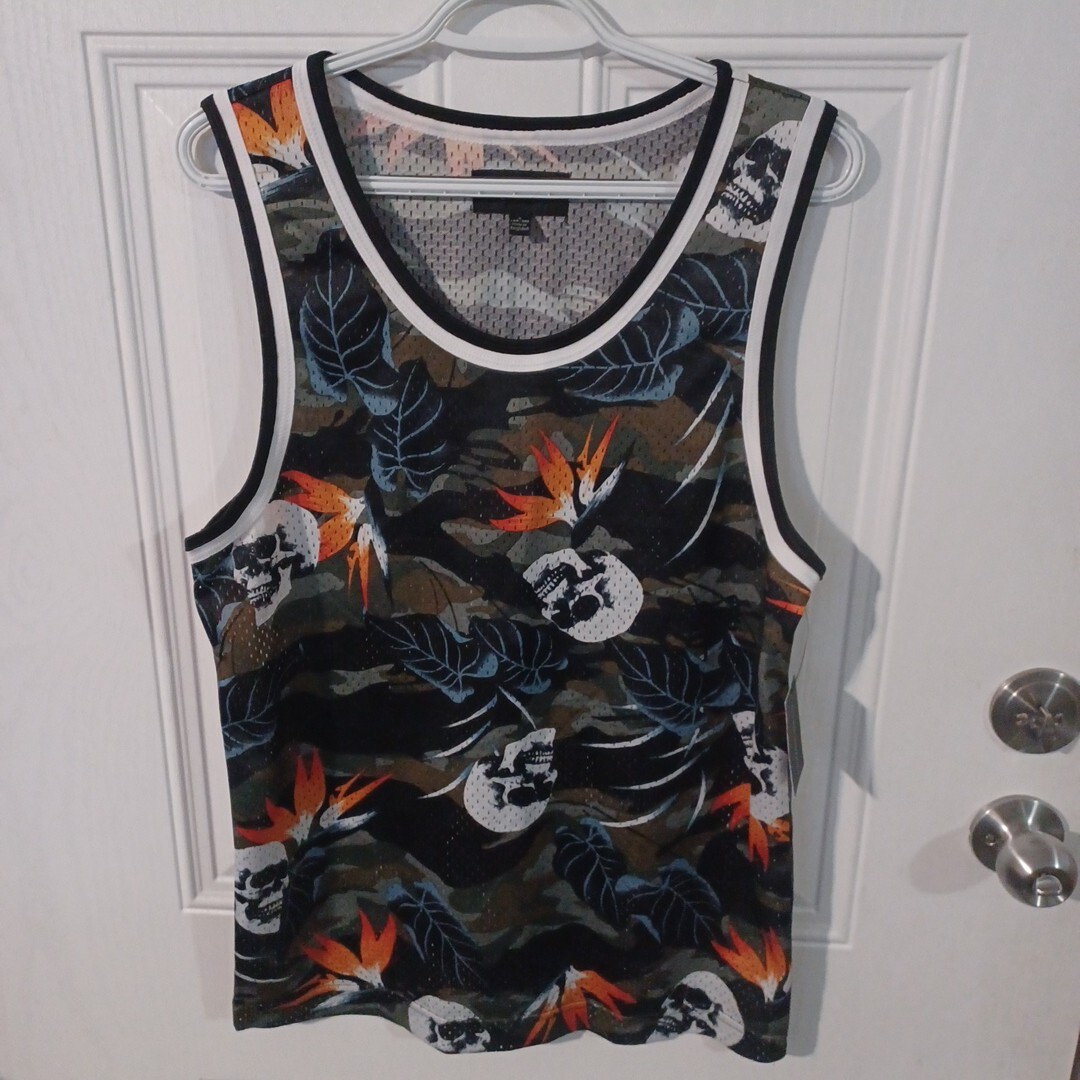 No Boundaries Multi-Color Skull and Fowers Tank Top Men’s Size S