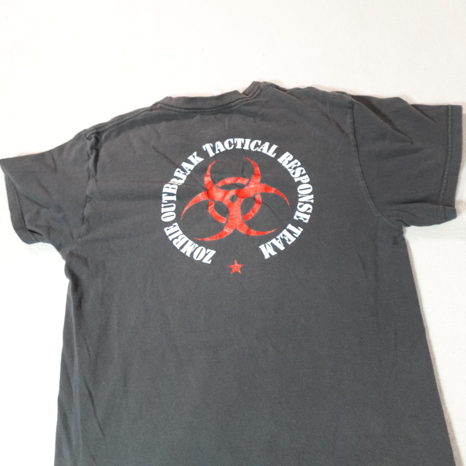 Zombie Outbreak Tactical Response Team Shirt Mens Medium Black Skull Crossbones