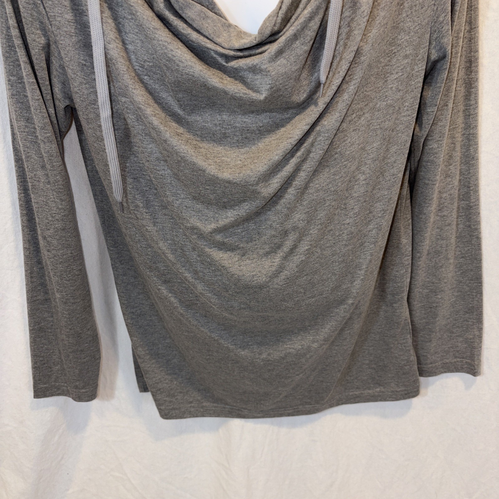 Gently Used Men’s Coofandy Gray Hooded Draped Neck Long Sleeve T Shirt Size Smal