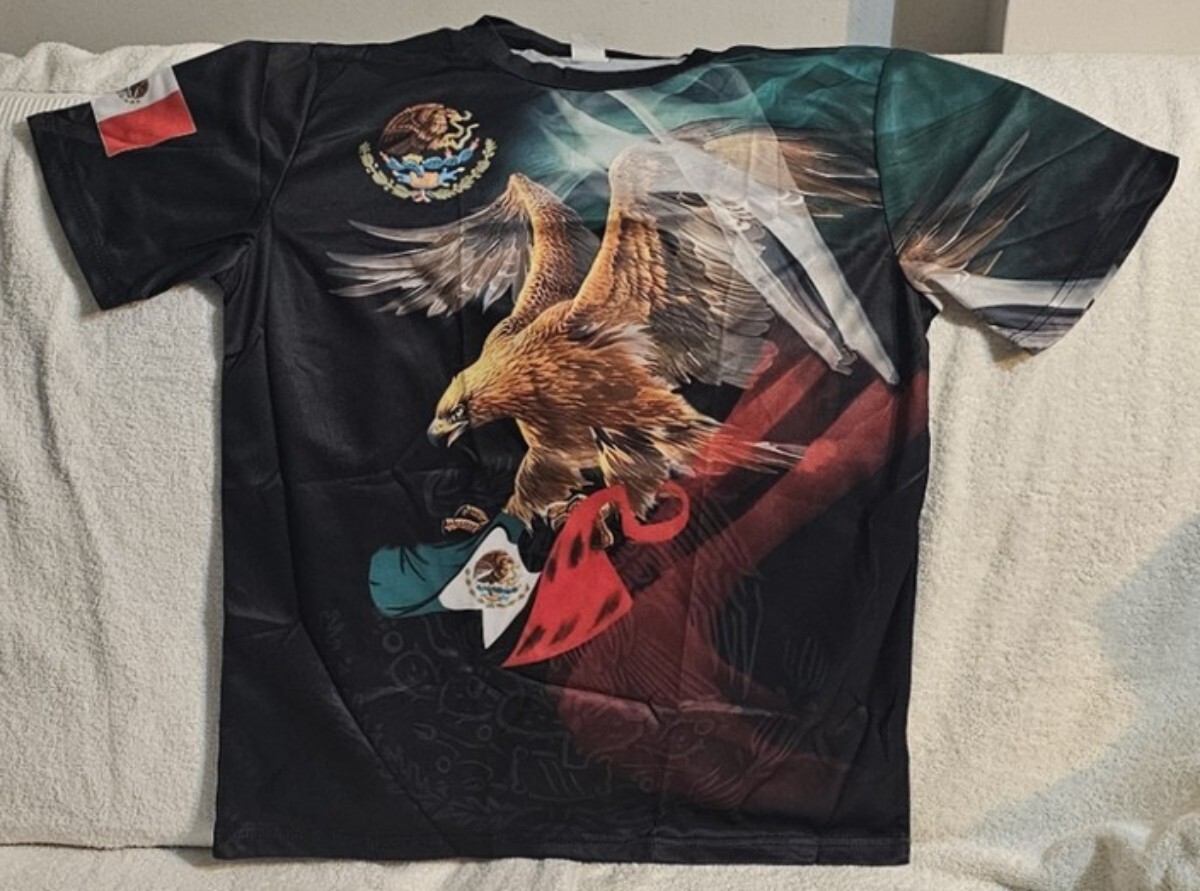 EAGLE BIRD HOLDING MEXICAN FLAG SNAKE CACTUS WINGS MEXICO T-SHIRT