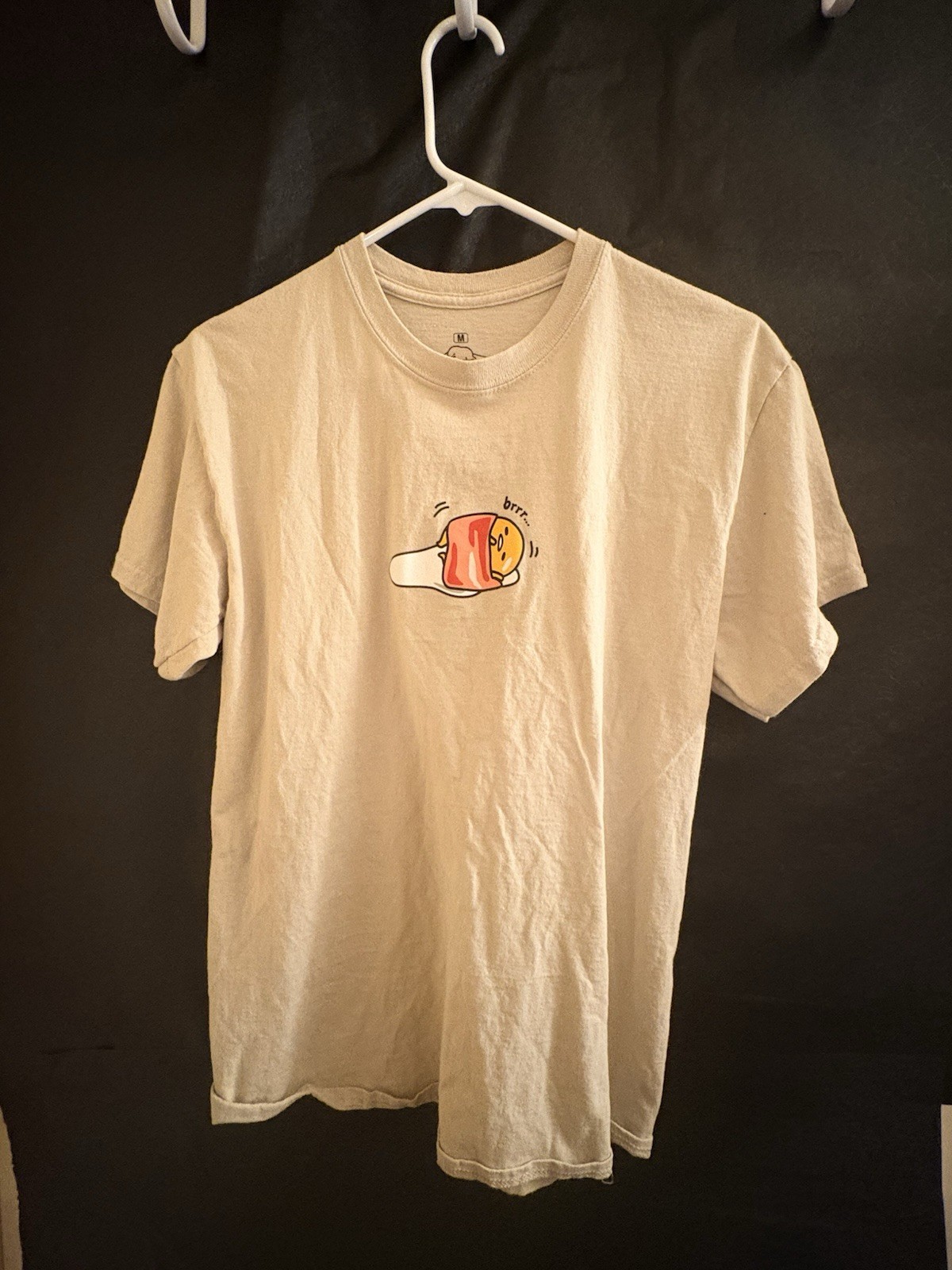 Gudetama The Lazy Egg short sleeve T shirt mens M 100% cotton beige front logo