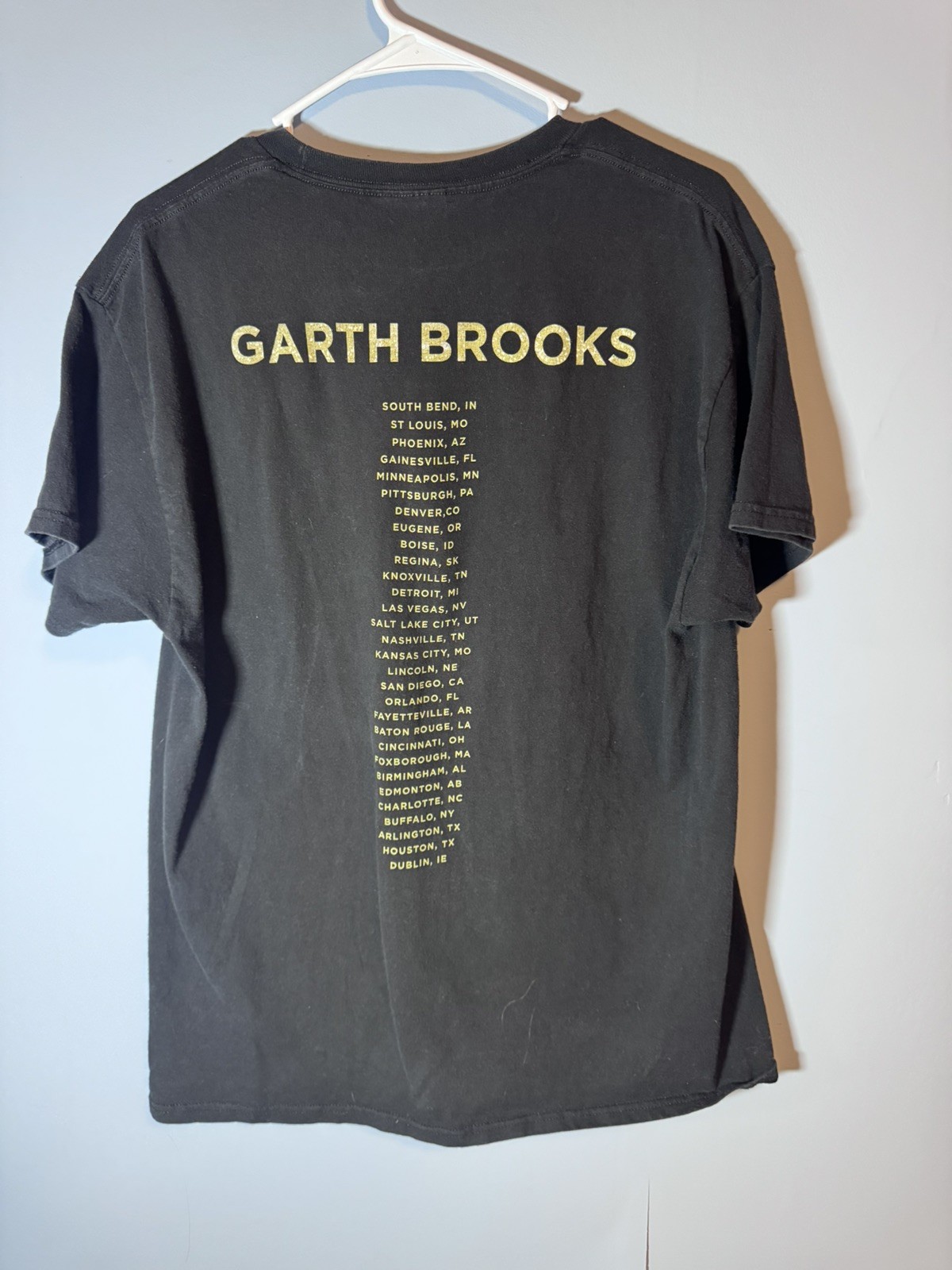 GARTH BROOKS NEW OFFICIAL ADULT MEN’S (LARGE) STADIUM TOUR CONCERT T-SHIRT 2022