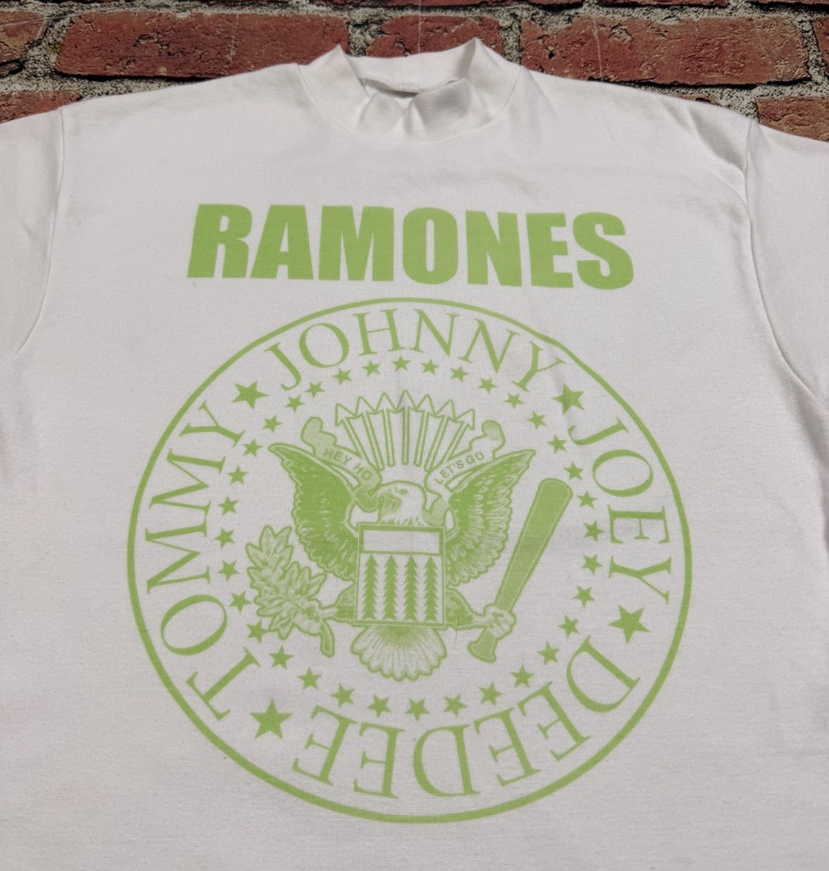The Ramones Crest Logo T Shirt Small American Eagle 1234 Punk Band Mock Neck