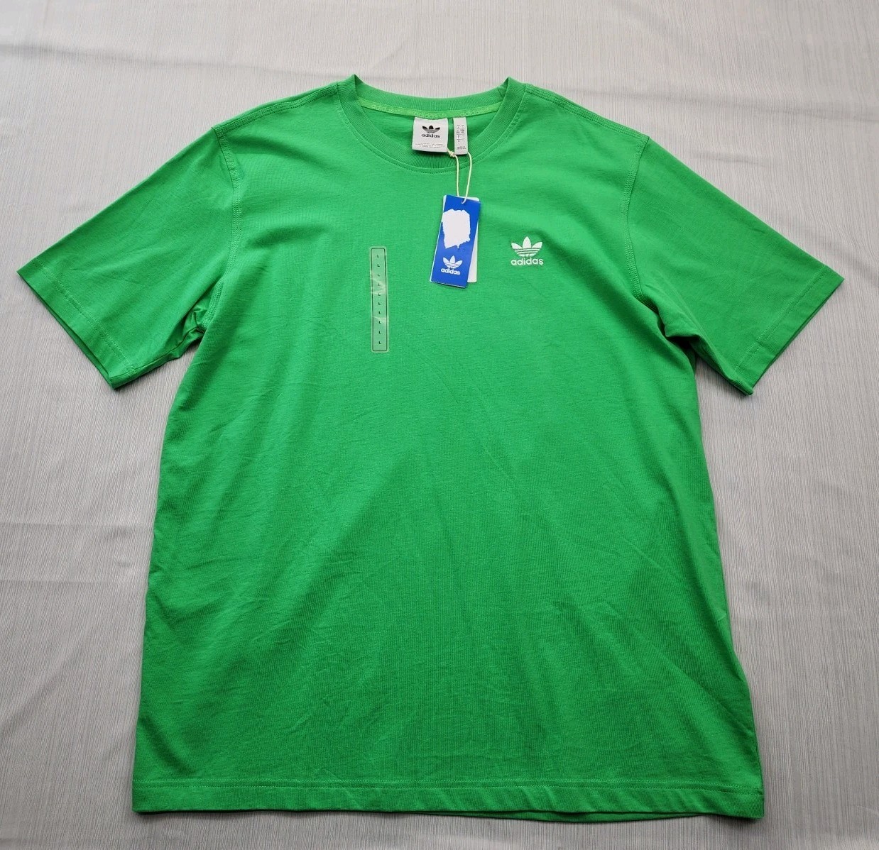 New Men’s Adidas Trefoil Essentials Tee Shirt Size Large Mens Energy Green