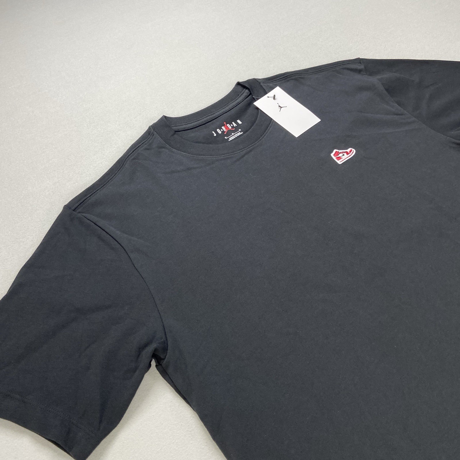 HJ2326-010 Nike Air Jordan Men’s AJ1 High Chicago Sneaker Patch T-Shirt Size M