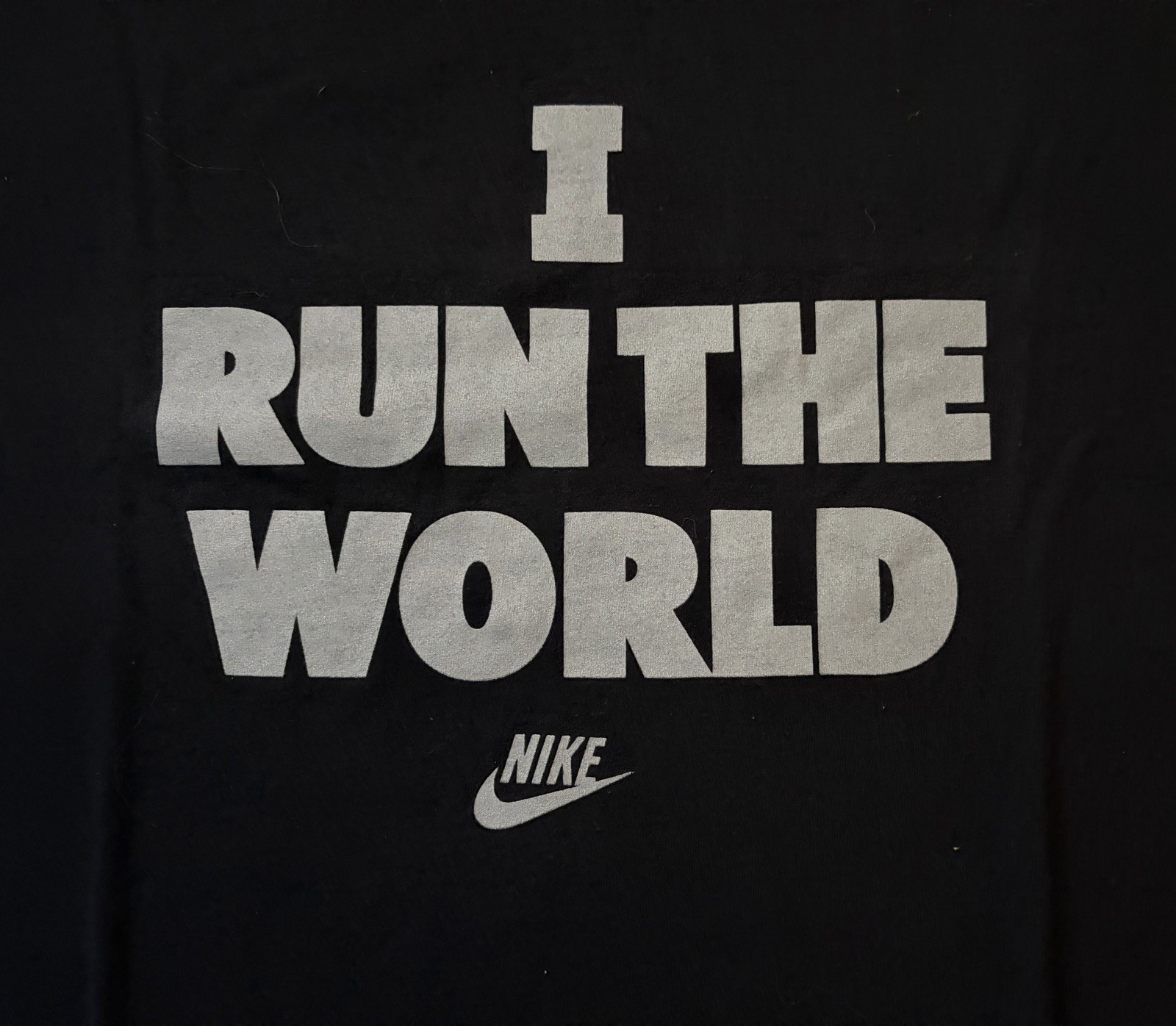 Nike “I Run The World” T-Shirt Black/Metallic Silver Men’s 2XL FAST SHIPPING