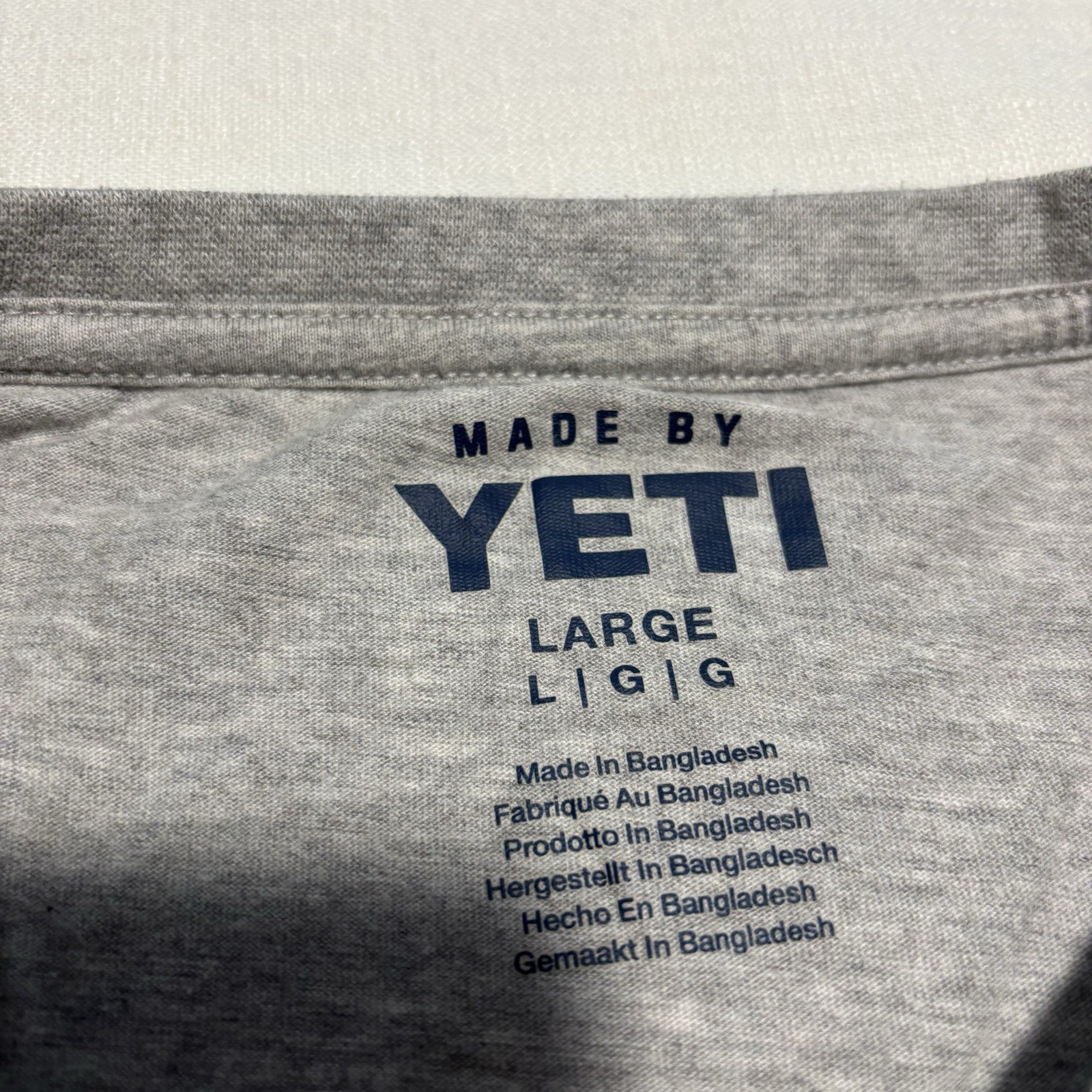 Men’s Yeti Floral Flip Logo Badge Short Sleeve Tee | Gray/Red/Blue | Size Large