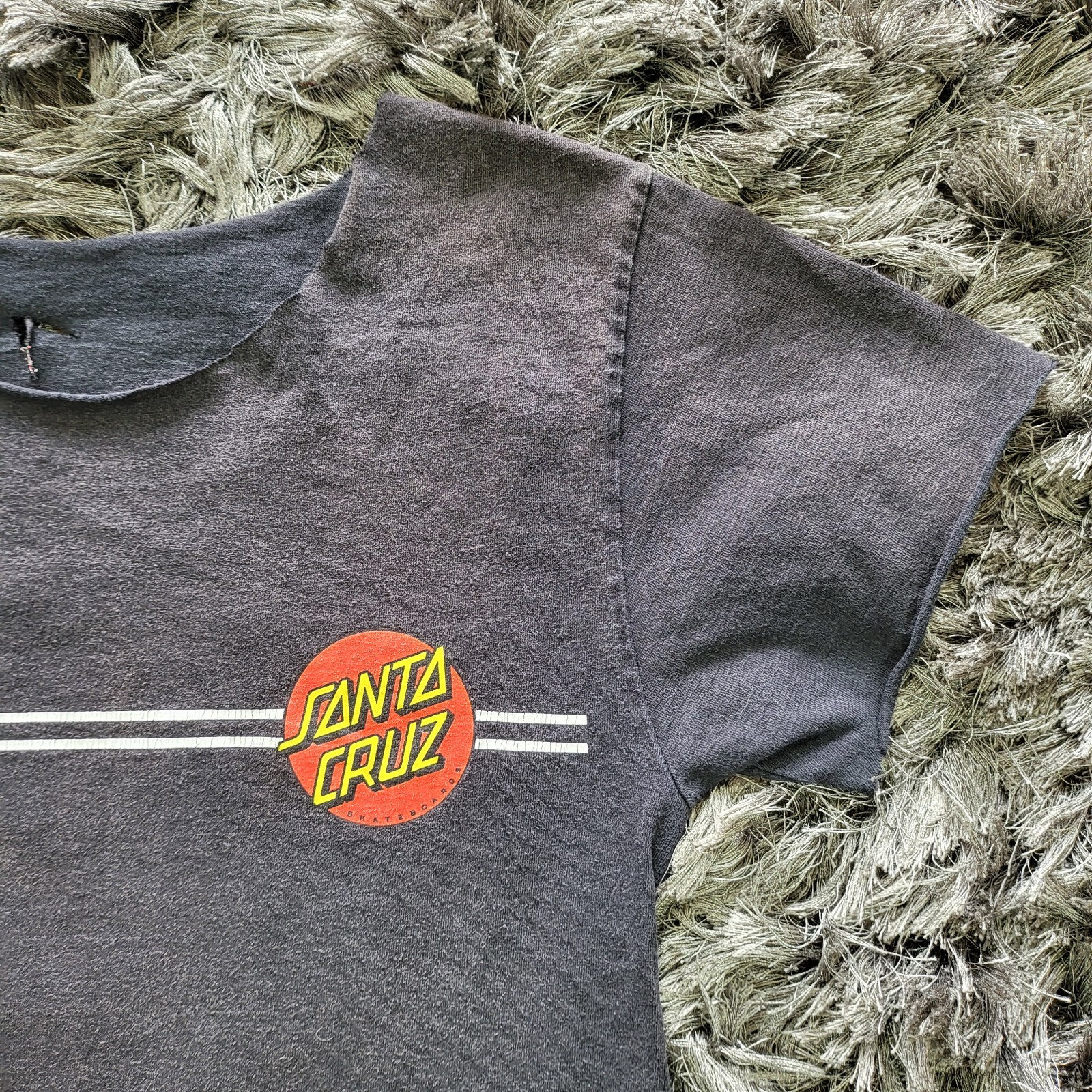 Santa Cruz Skateboards T-Shirt Mens Small Black Short Sleeve Pullover Logo Flaws