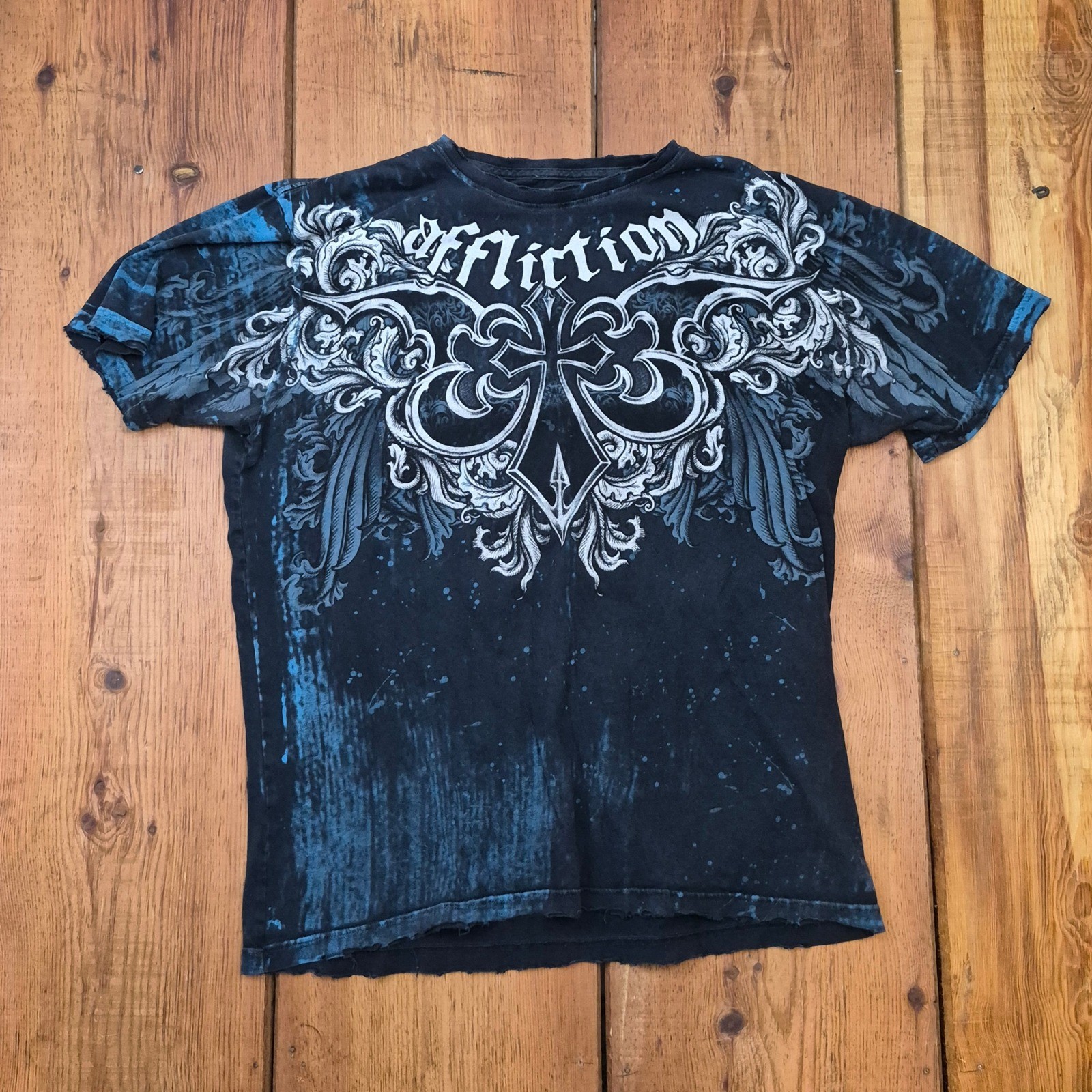 Affliction Live Fast Men’s XL Black Blue Distressed Graphic T-Shirt Gothic Cross