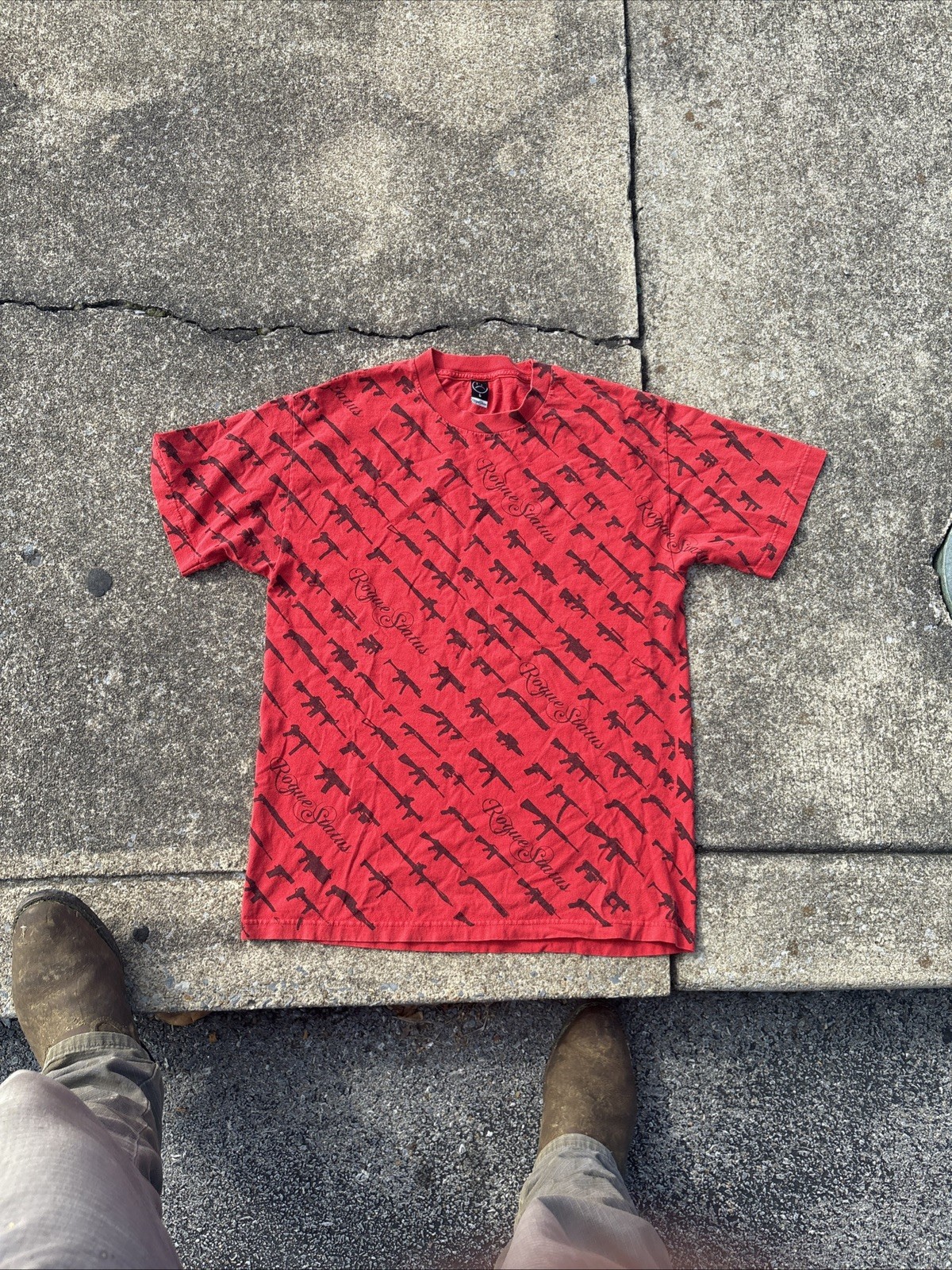 Vintage Rogue Status Red Gun Show AOP T-Shirt Dyrdek Men’s Large Y2K Skate RARE