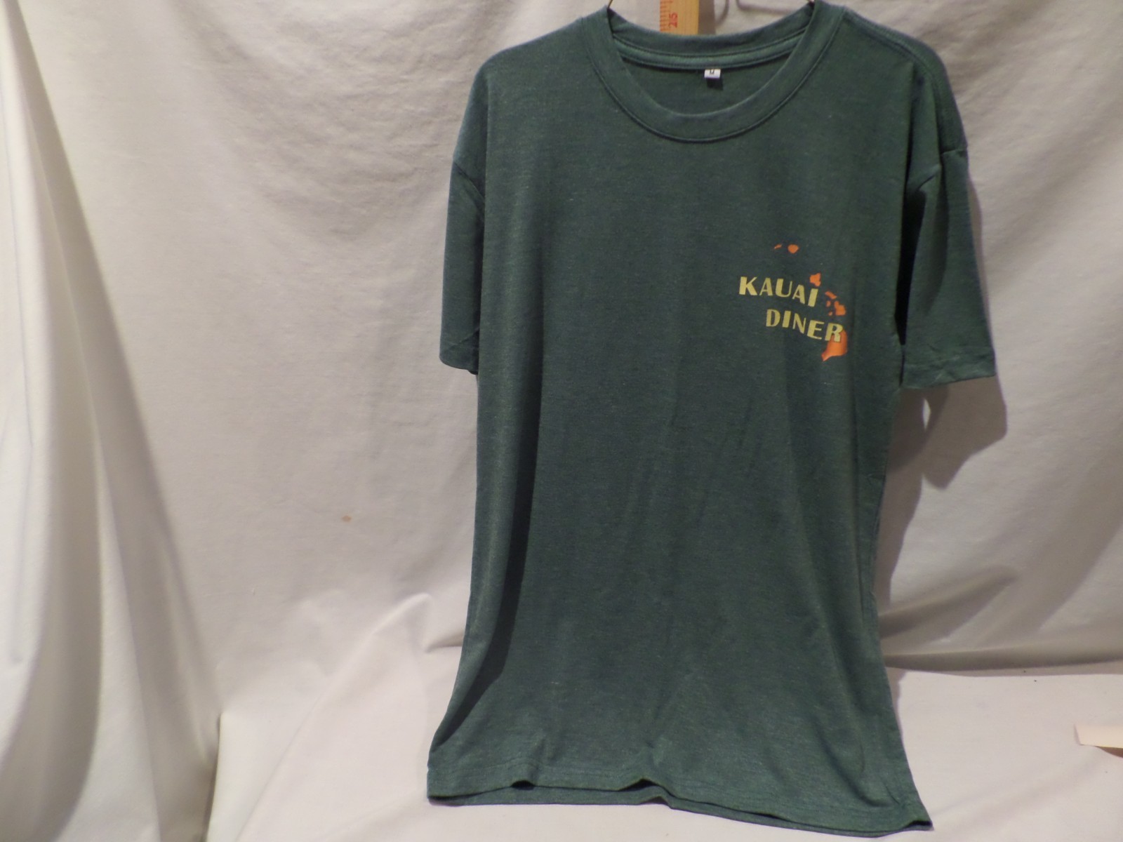 “Kauai, Hawaii” diner tee-shirt NWOT size m 50% poly, 25%cotton, 25% rayon